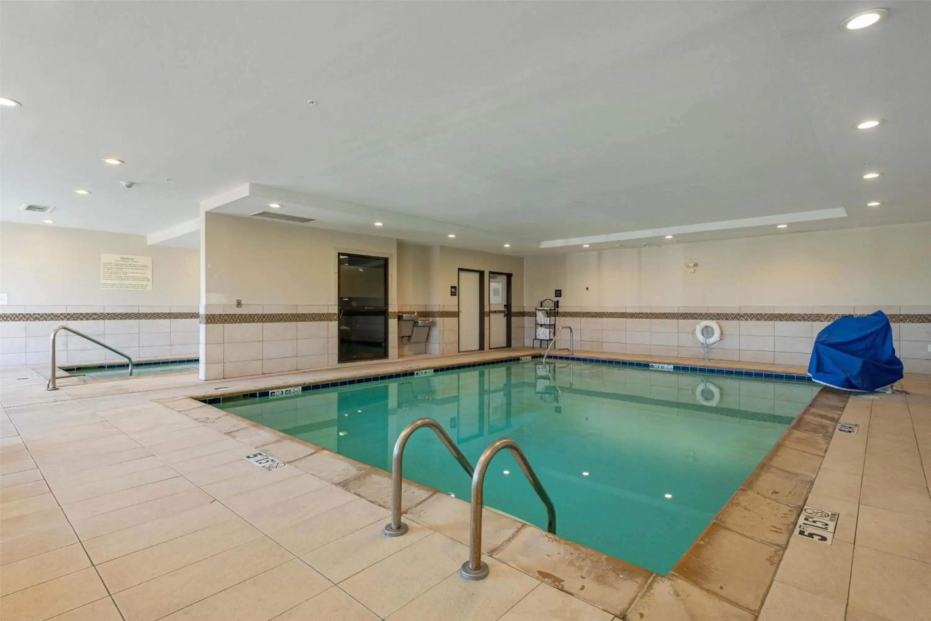 Pool view in Hampton Inn Mesa Verde/Cortez Co Pool view in Hampton Inn Mesa Verde/Cortez Co