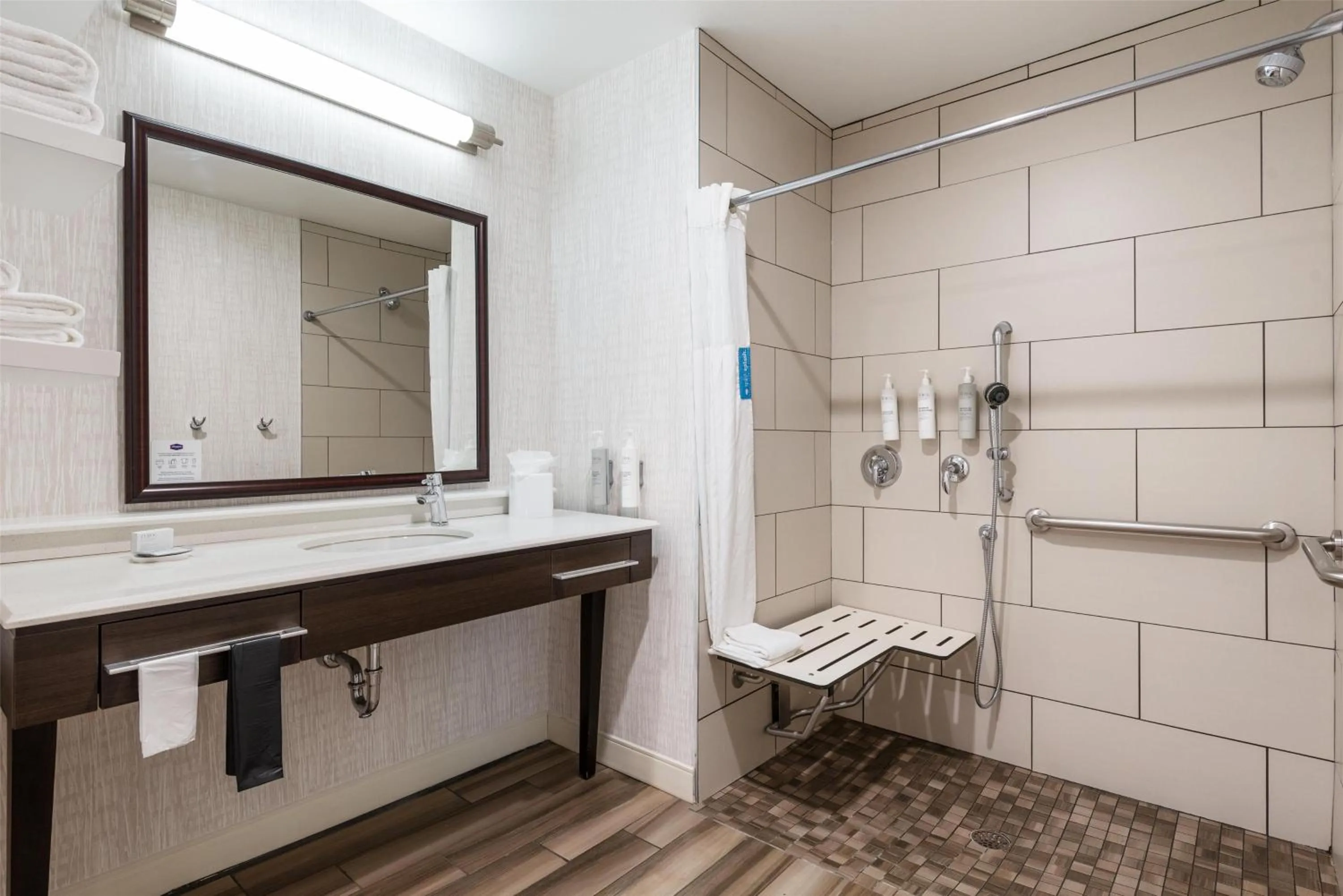 Bathroom in Hampton Inn Mesa Verde/Cortez Co