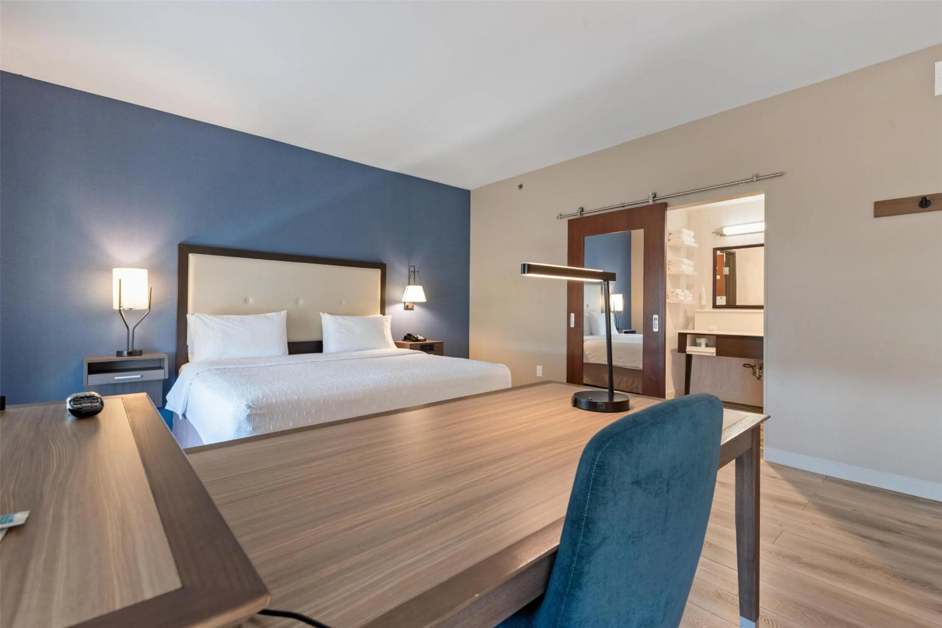 Bedroom, Bed in Hampton Inn Mesa Verde/Cortez Co