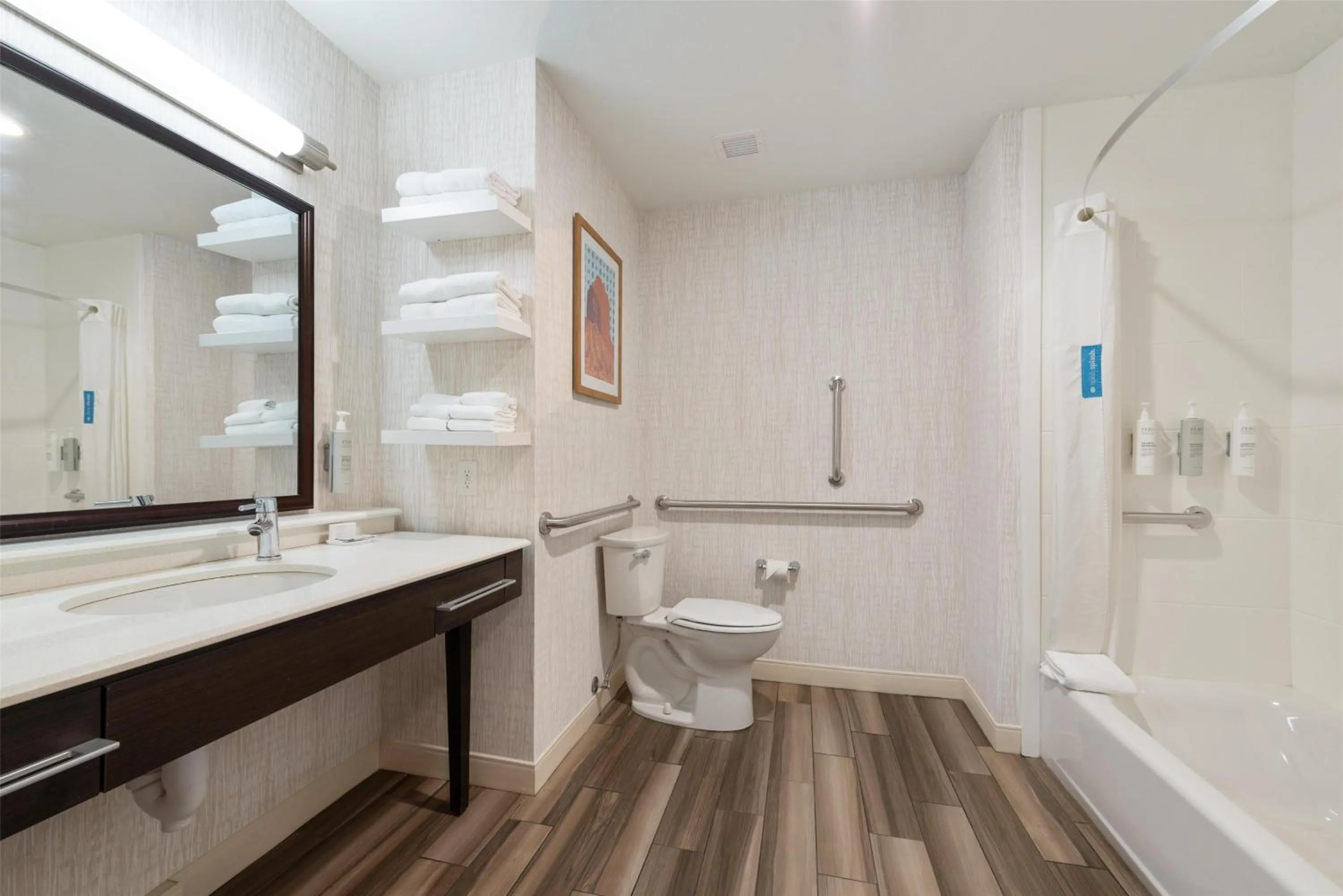 Bathroom in Hampton Inn Mesa Verde/Cortez Co