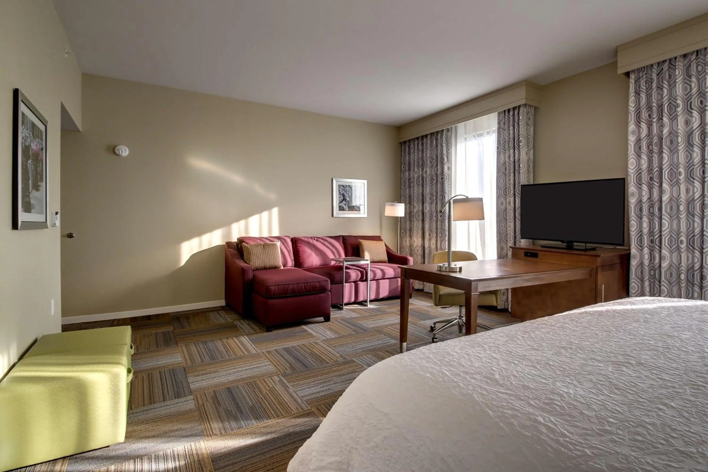 Living room, Bed in Hampton Inn & Suites Cordele