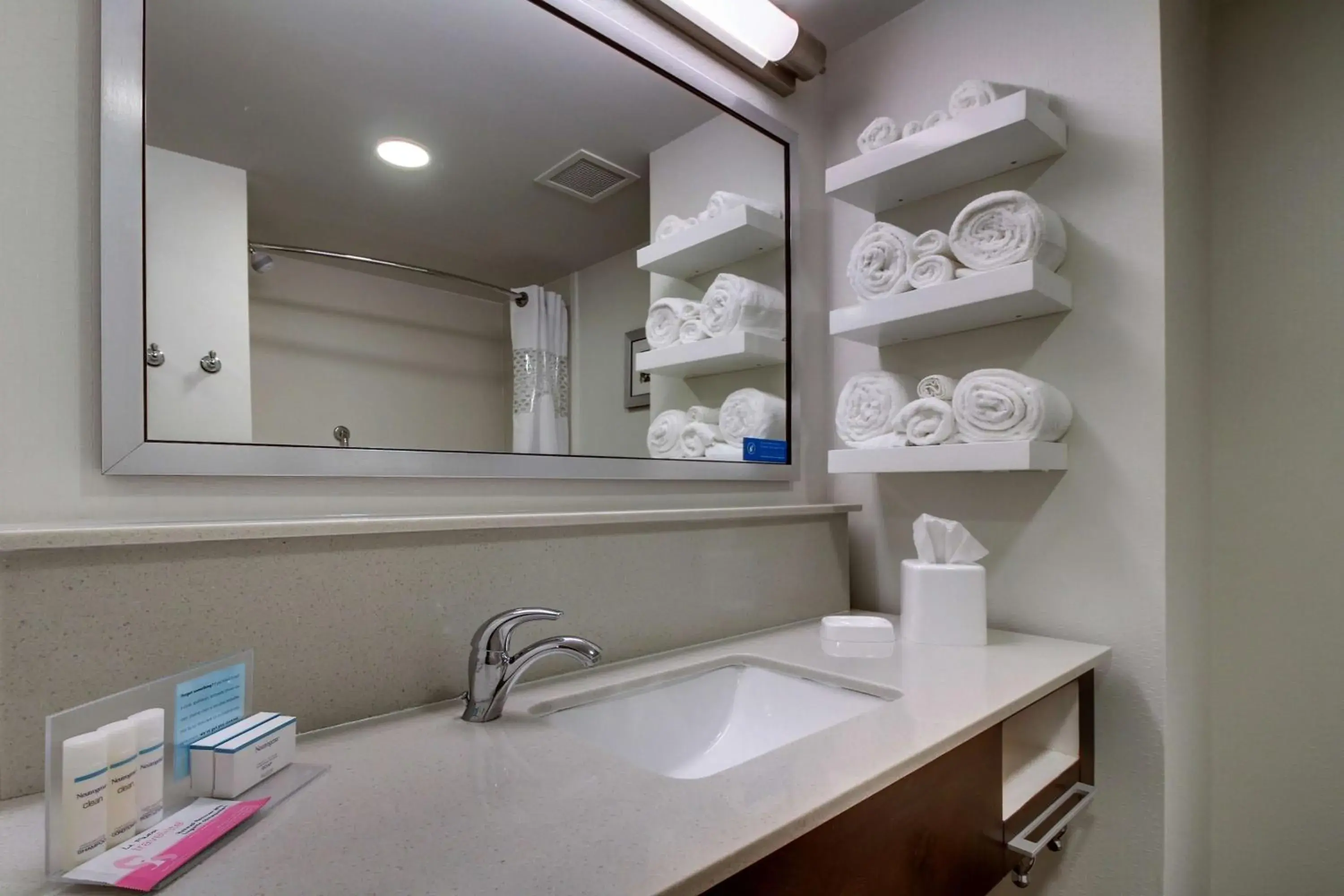 Bathroom in Hampton Inn & Suites Cordele Bathroom in Hampton Inn & Suites Cordele