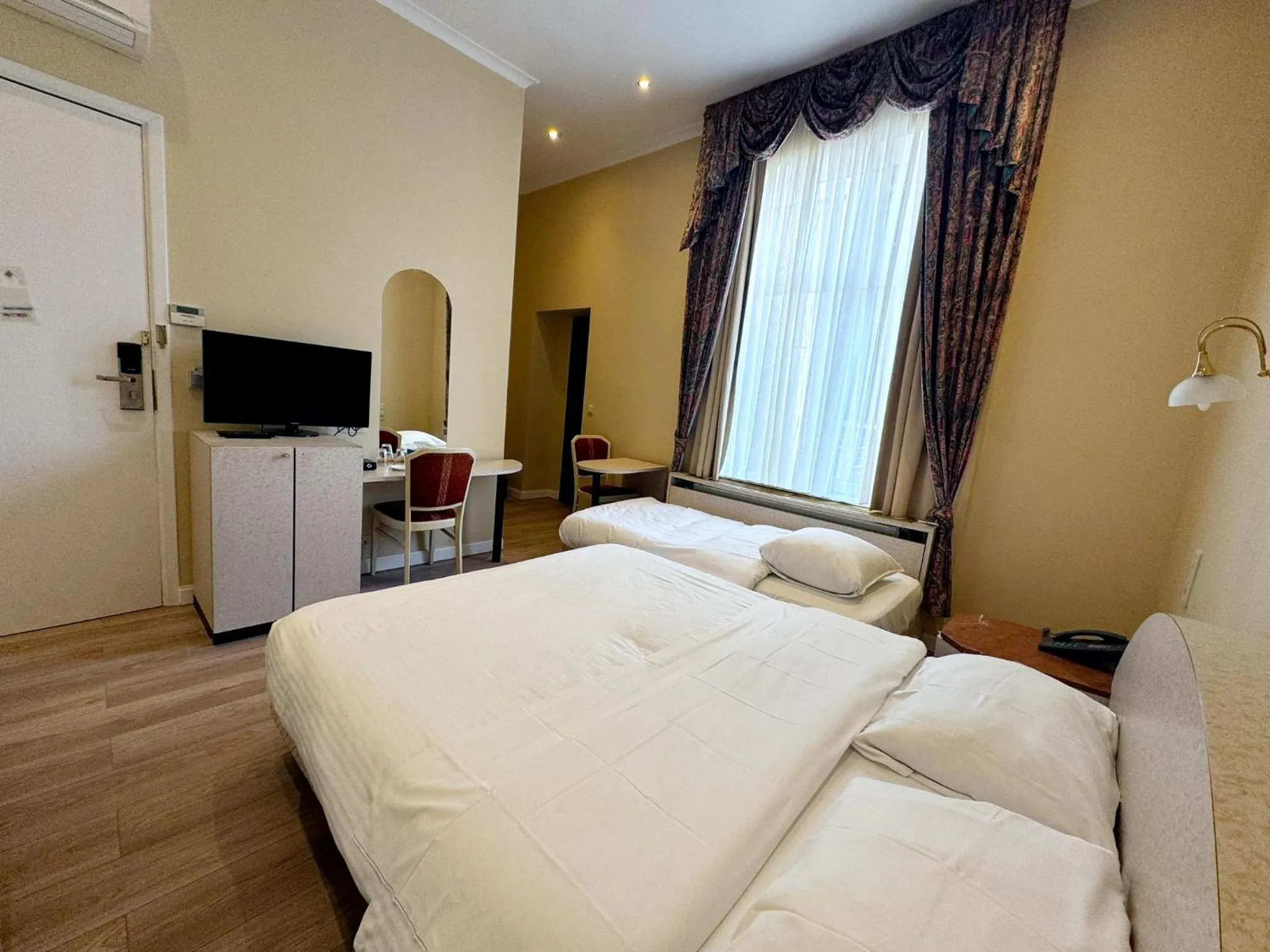 Bed in Hotel L'auberge Du Souverain