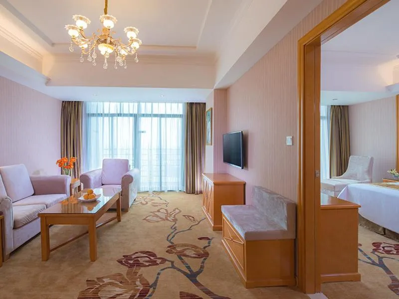 Bed in Vienna Hotel Huizhou Chenjiang Avenue