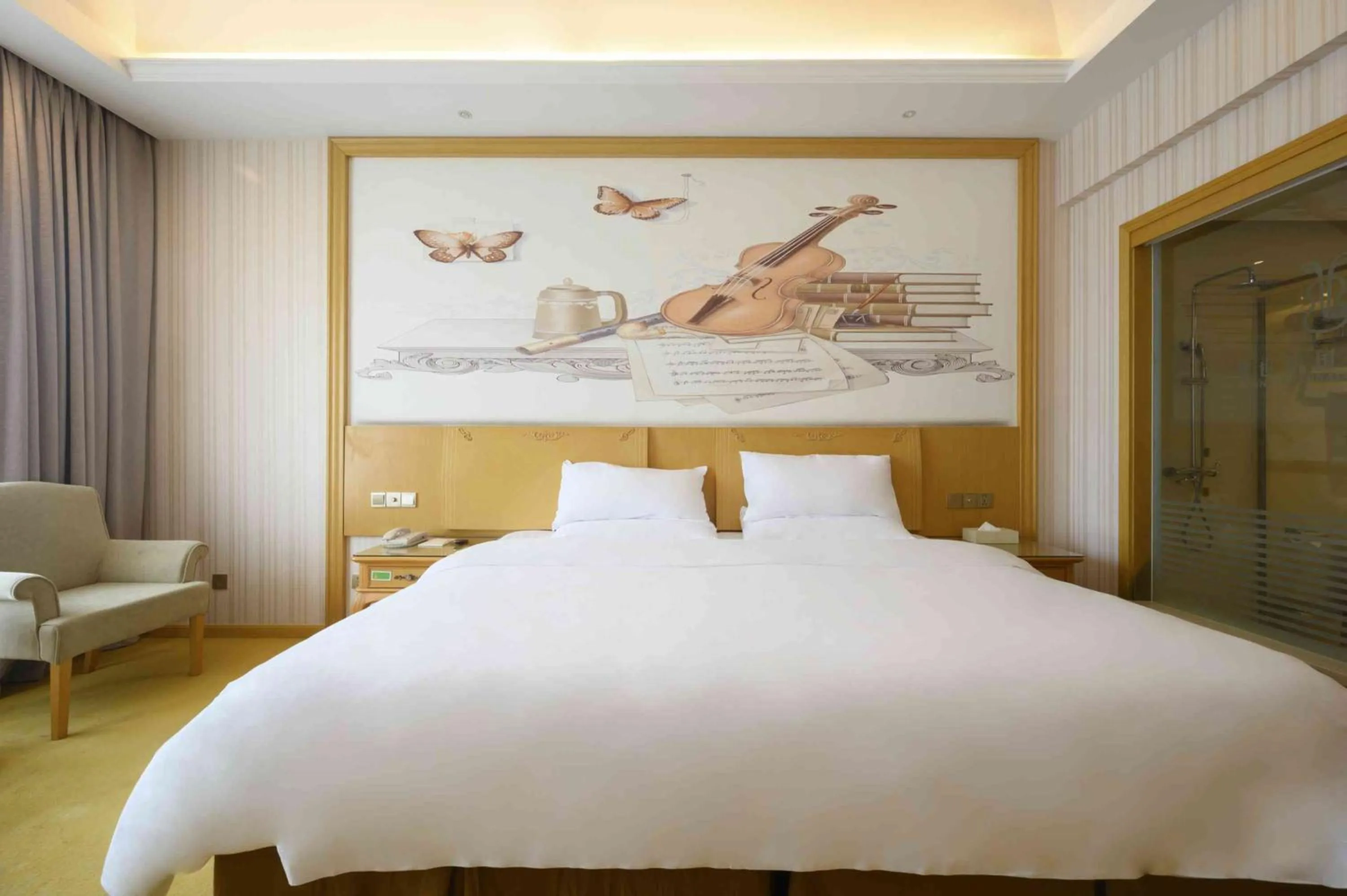 Bed in Vienna International Hotel Shanghai Malu Station