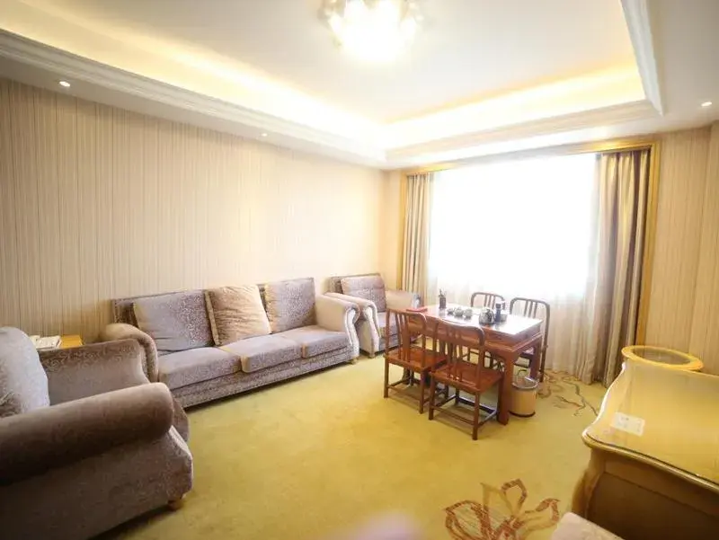 Seating Area in Vienna International Hotel Shanghai Pujiang