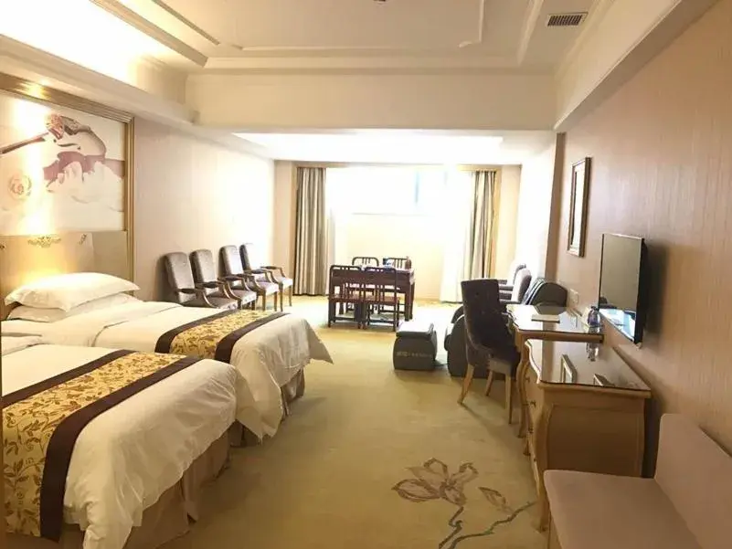 Bed in Vienna International Hotel Shanghai Pujiang
