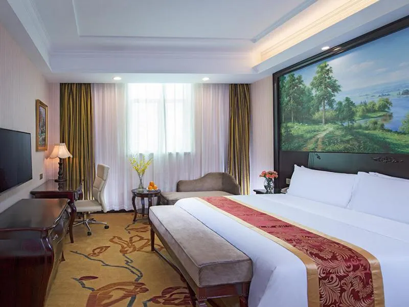 Bed in Vienna International Hotel Shenzhen South Huanguan Road