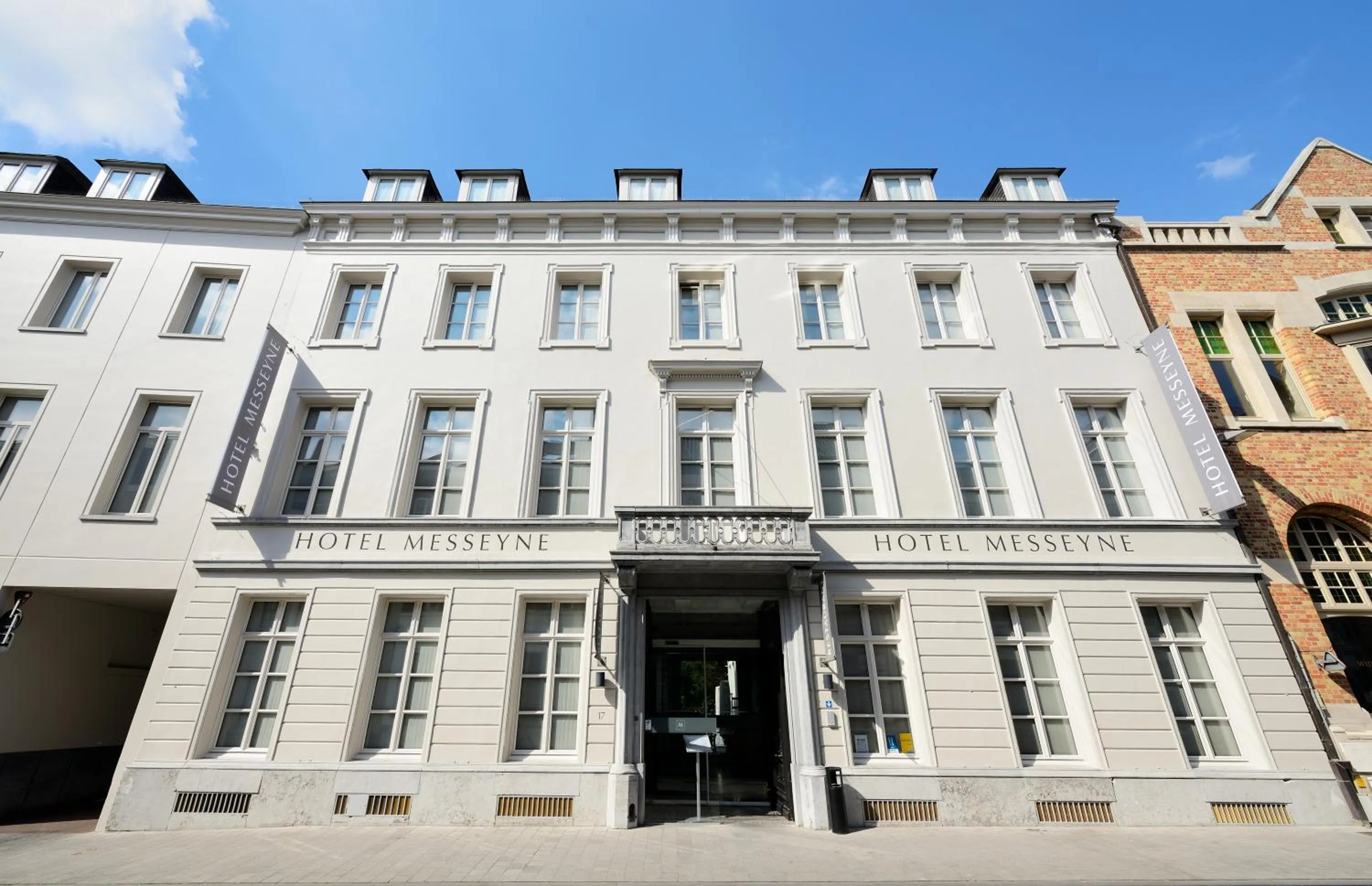 Property building in Hotel Messeyne