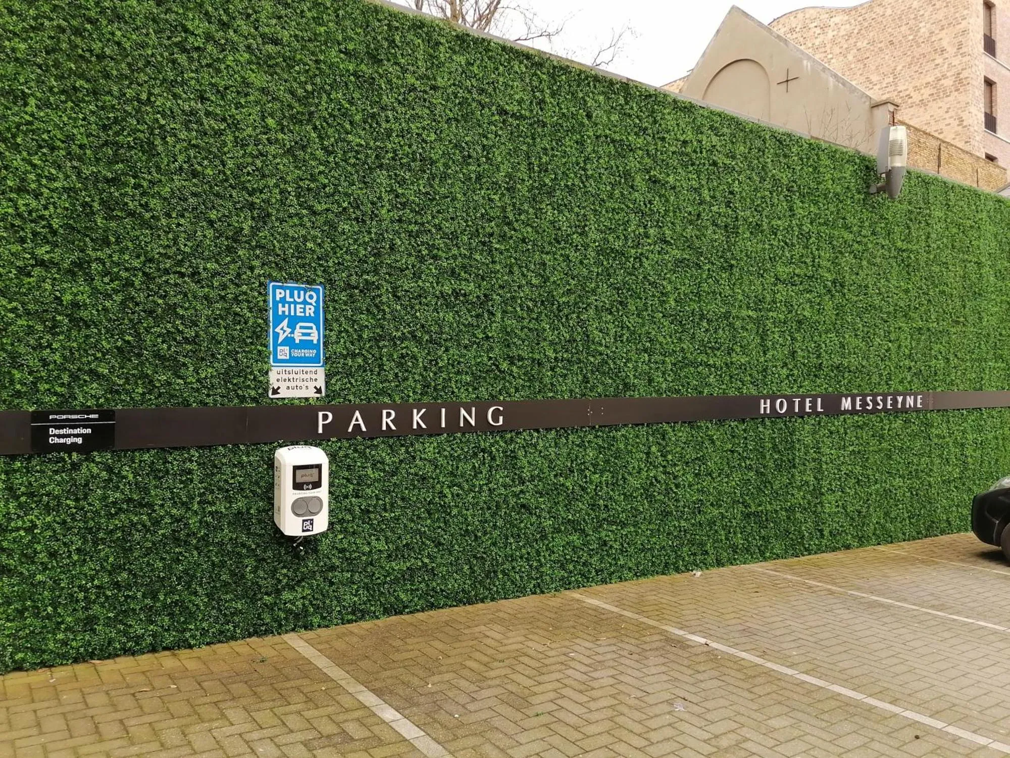 Parking in Hotel Messeyne