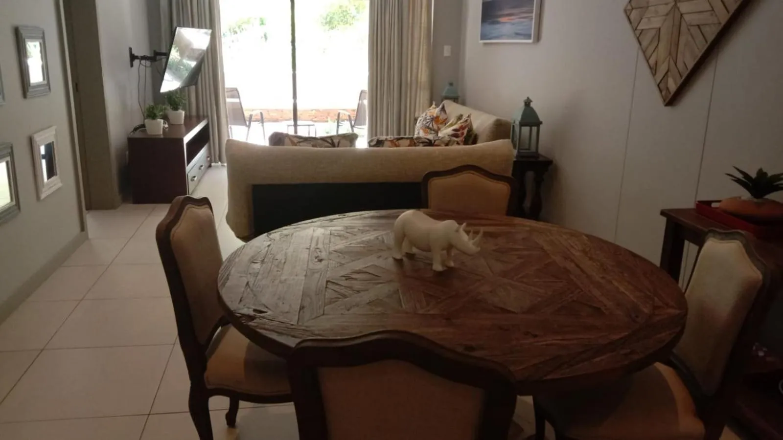 Dining area, Bed in Zimbali Suites 223