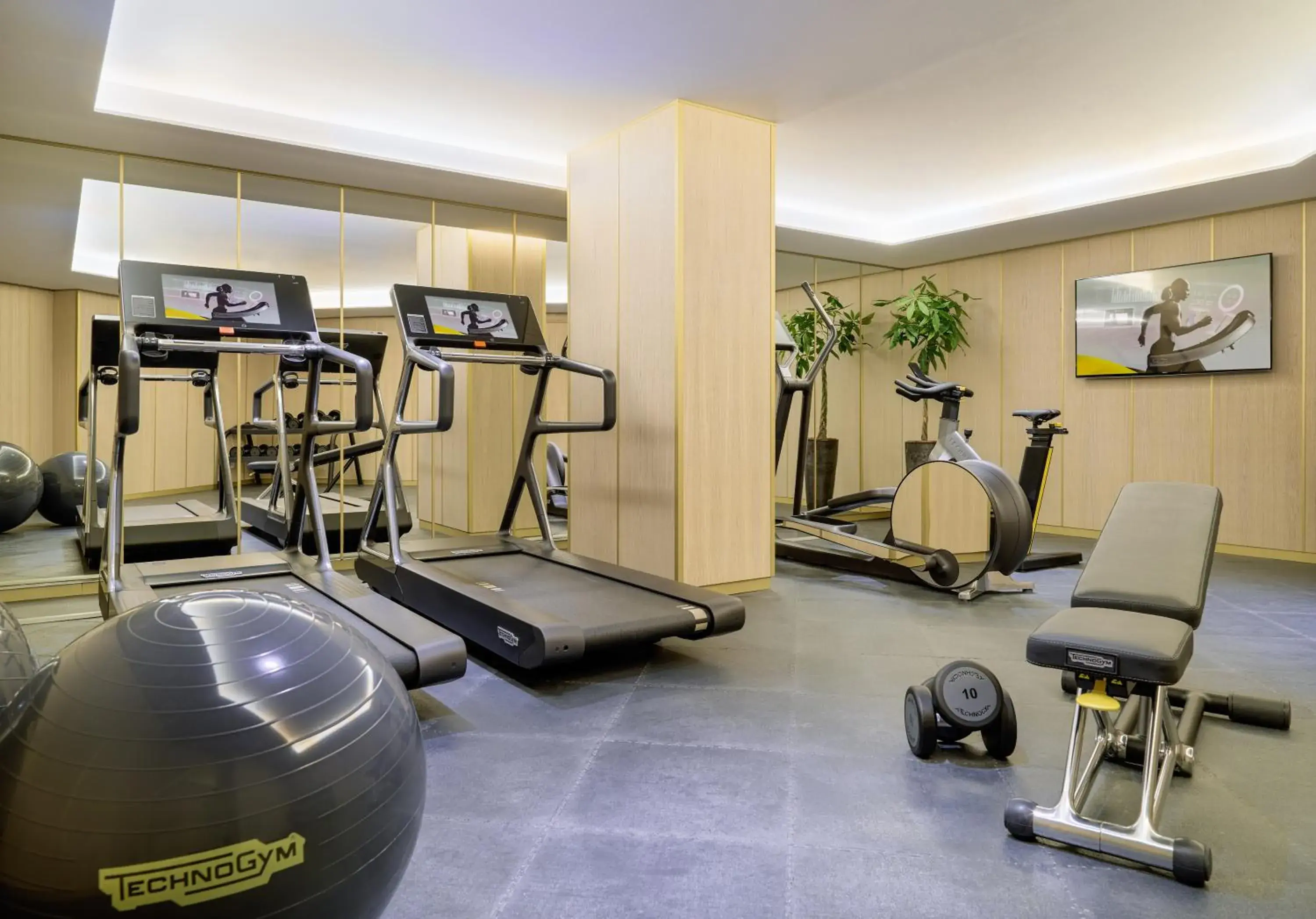 Fitness centre/facilities in The One Barcelona GL Fitness centre/facilities in The One Barcelona GL