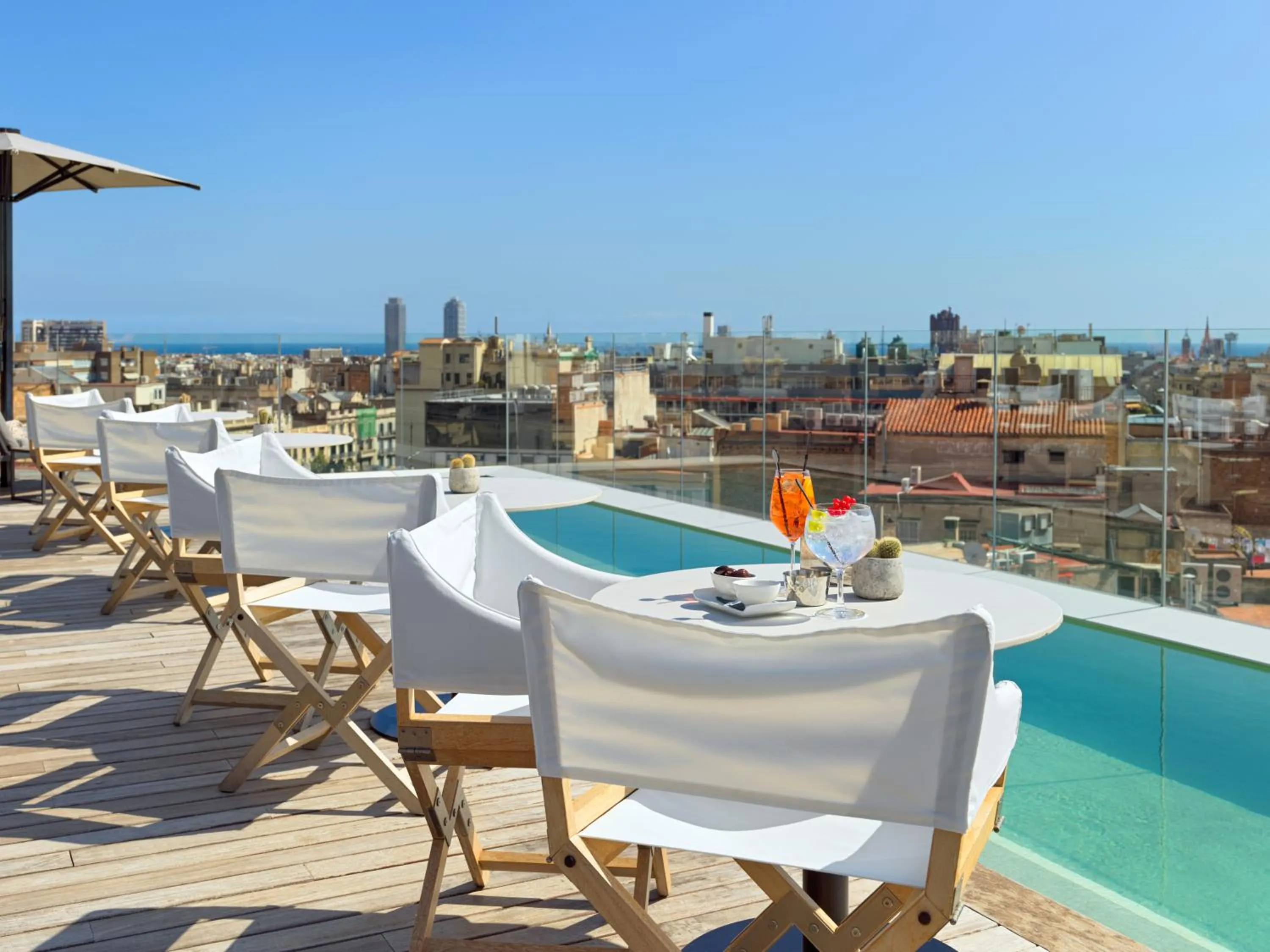 Swimming pool in The One Barcelona GL