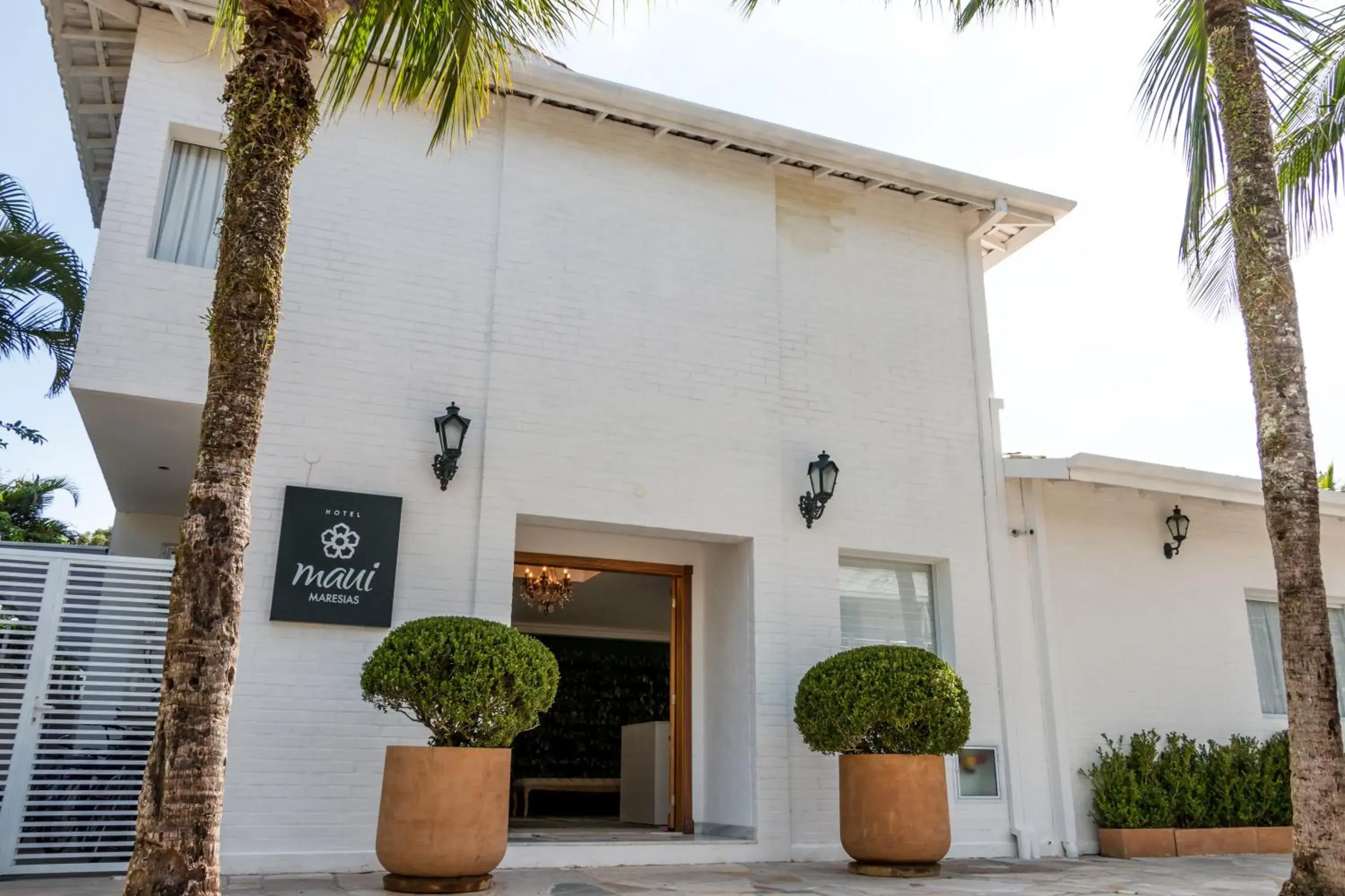 Facade/entrance in Hotel Maui Maresias Facade/entrance in Hotel Maui Maresias