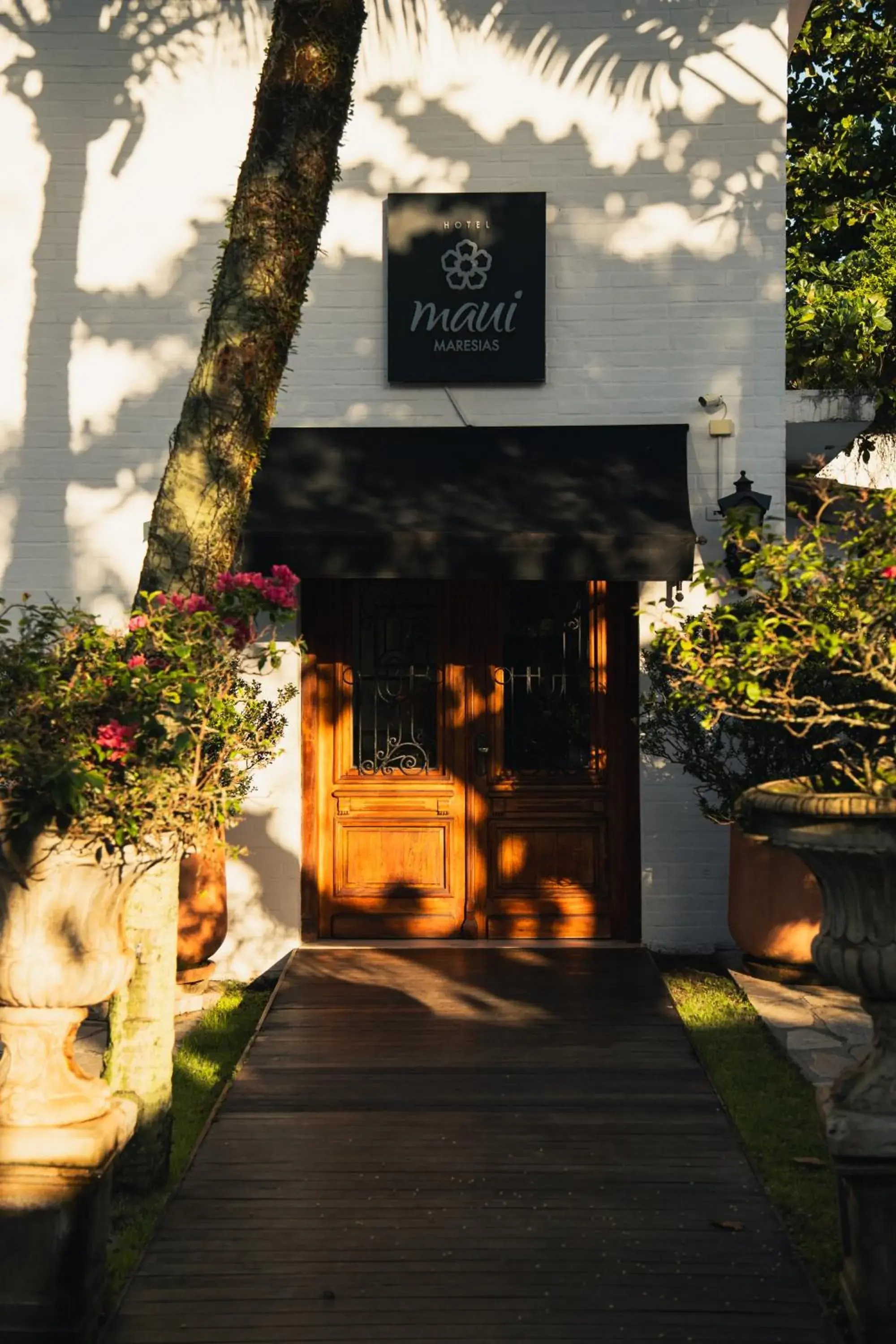 Facade/entrance in Hotel Maui Maresias Facade/entrance in Hotel Maui Maresias