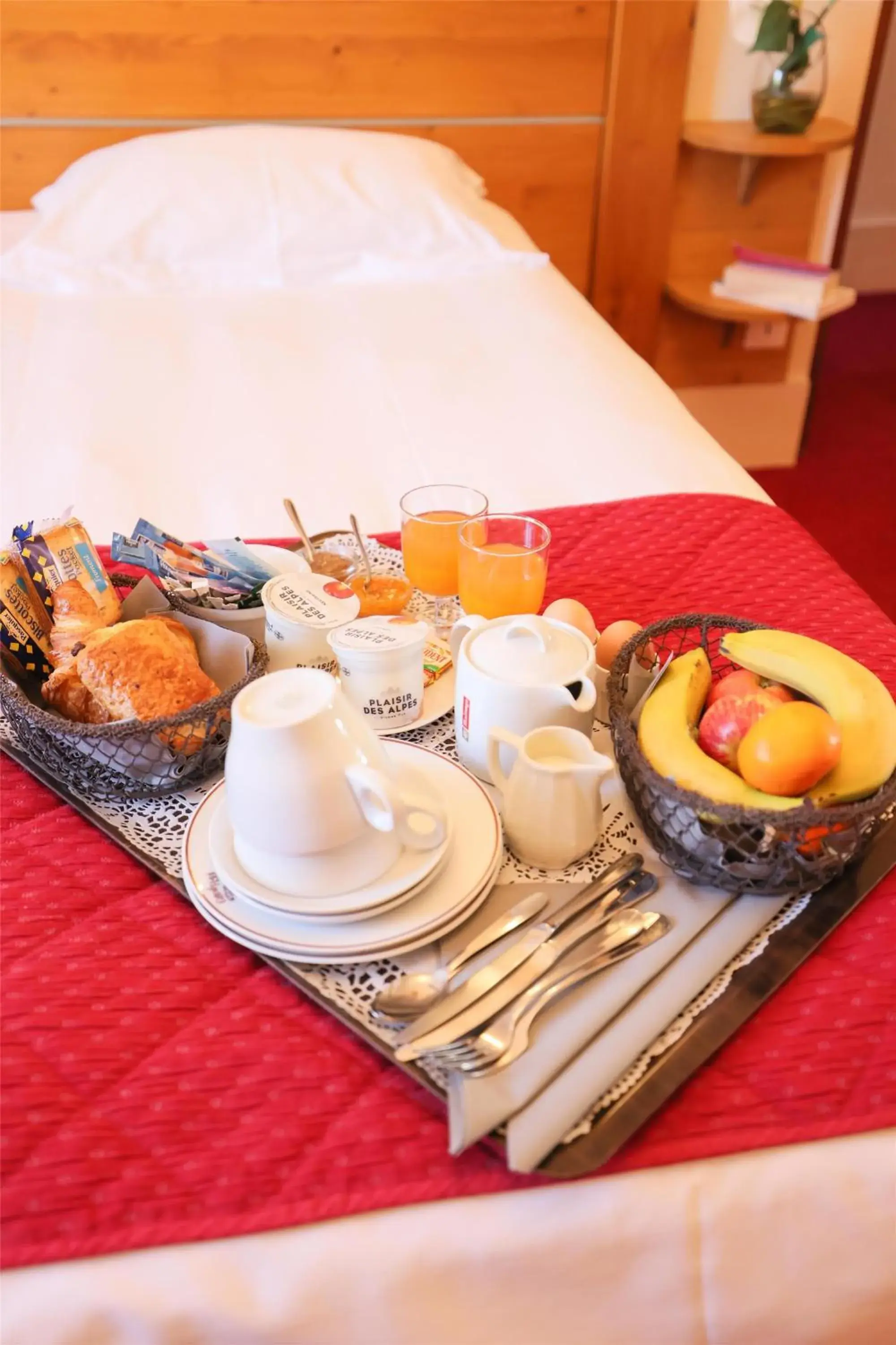 Bedroom, Bed in Best Western Grand Hotel de Paris & Spa Bedroom, Bed in Best Western Grand Hotel de Paris & Spa