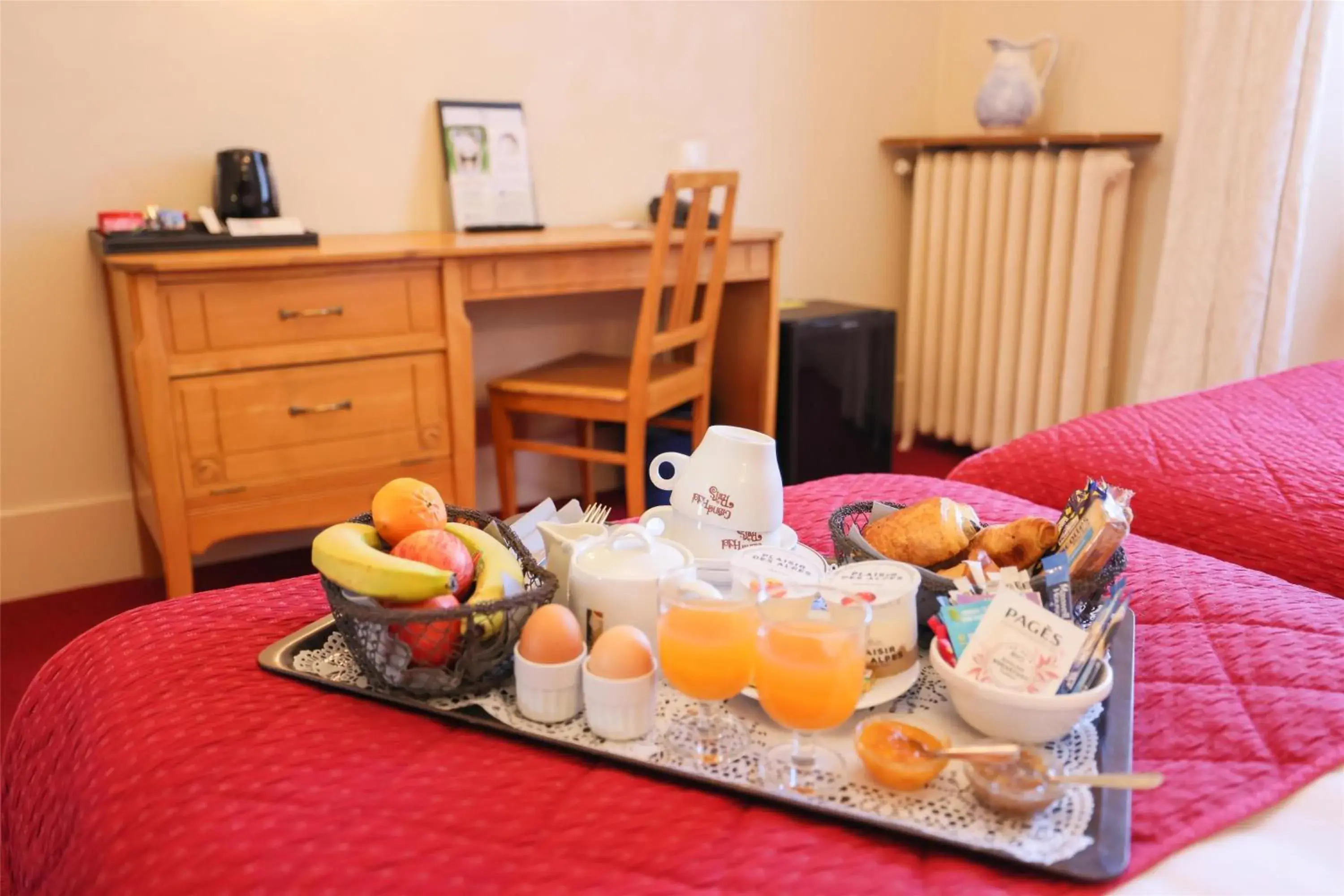 Bedroom, Bed in Best Western Grand Hotel de Paris & Spa Bedroom, Bed in Best Western Grand Hotel de Paris & Spa