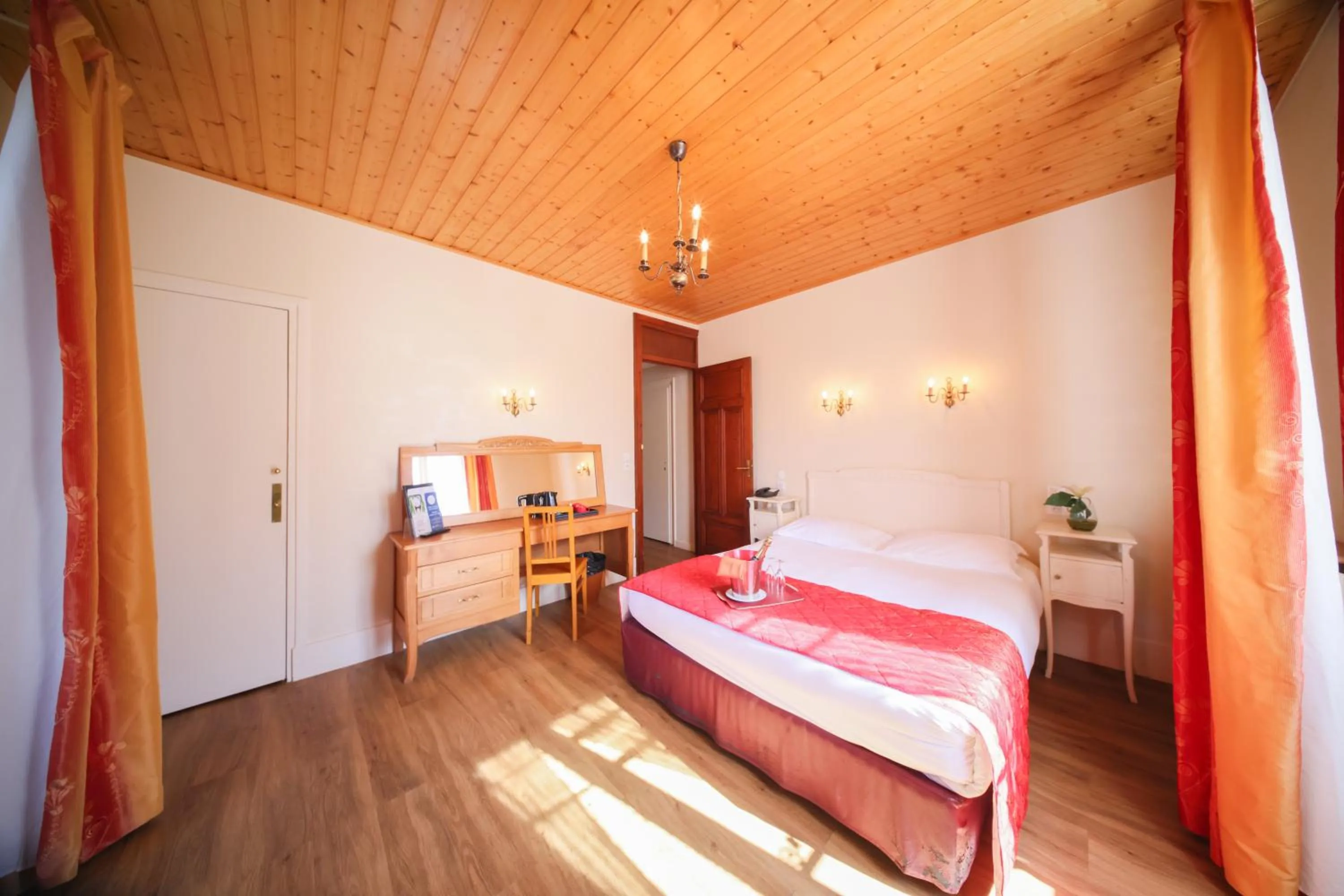 Bed in Best Western Grand Hotel de Paris & Spa