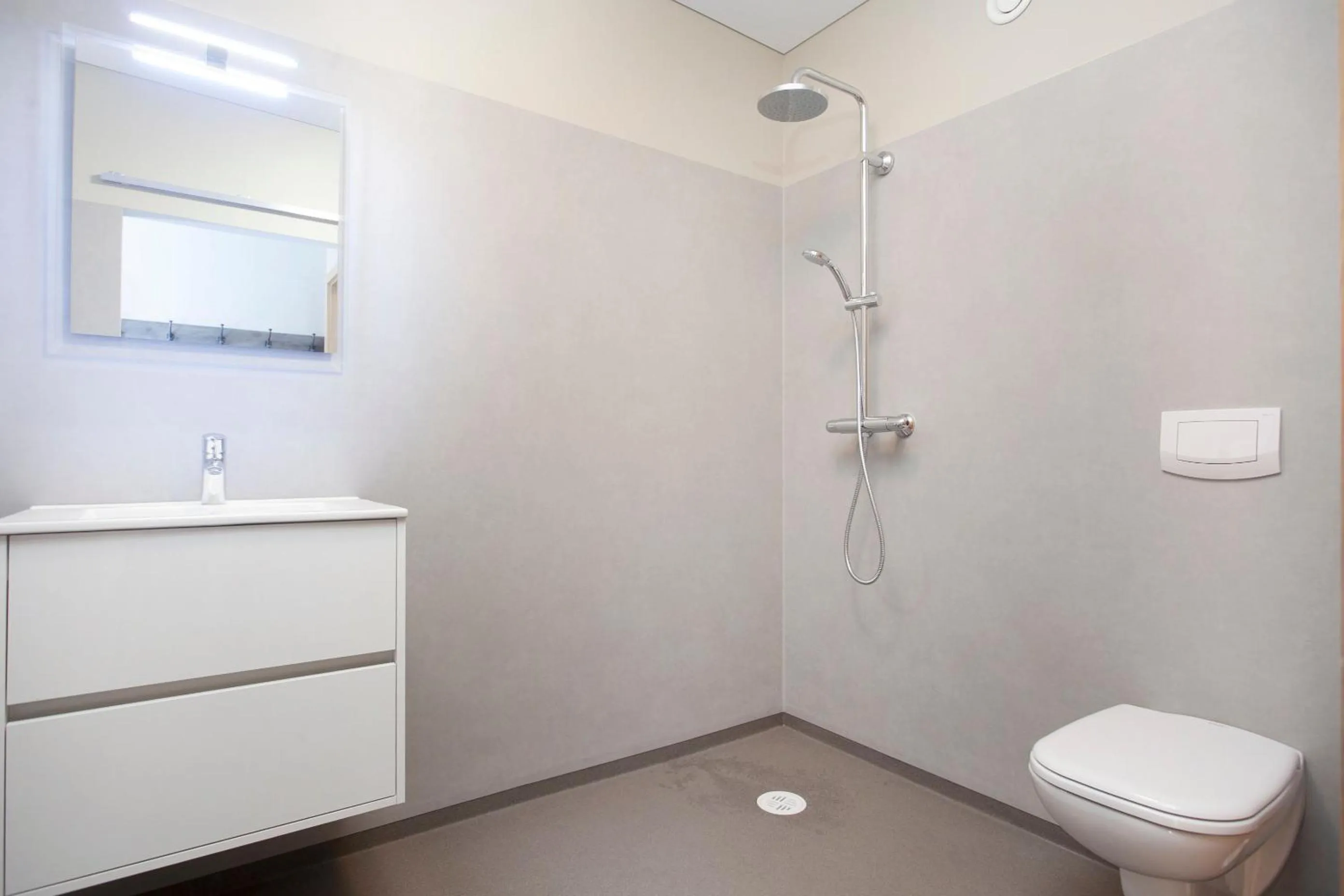 Shower in Arnarstapi Hotel