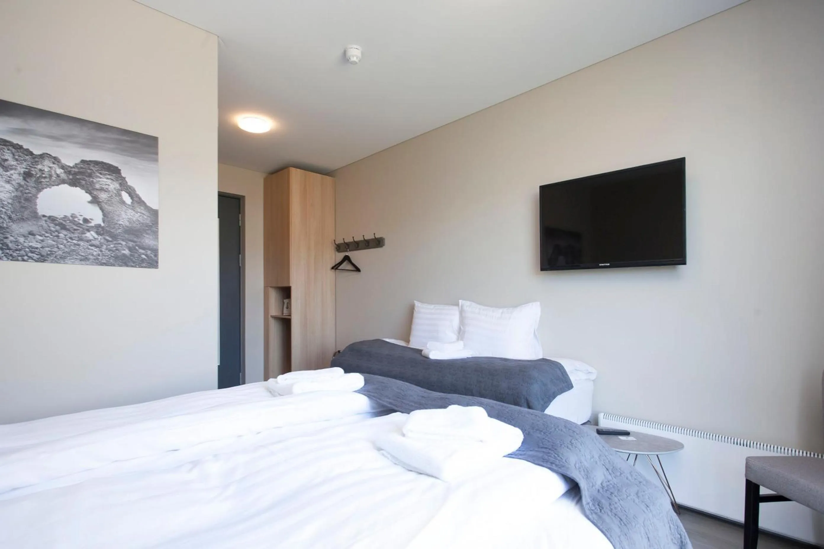 TV and multimedia, Bed in Arnarstapi Hotel