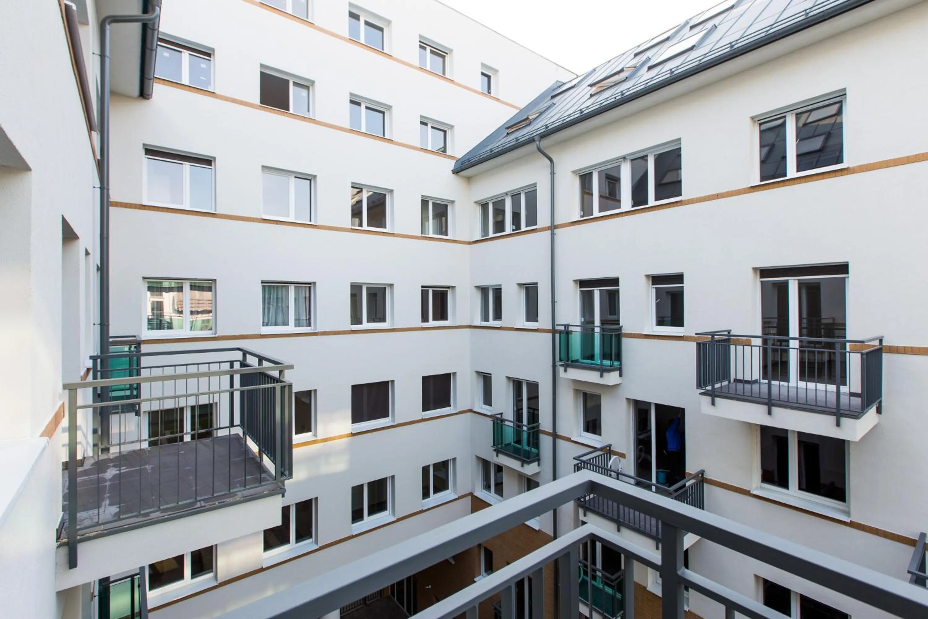 Property building in Vagabond Corvin