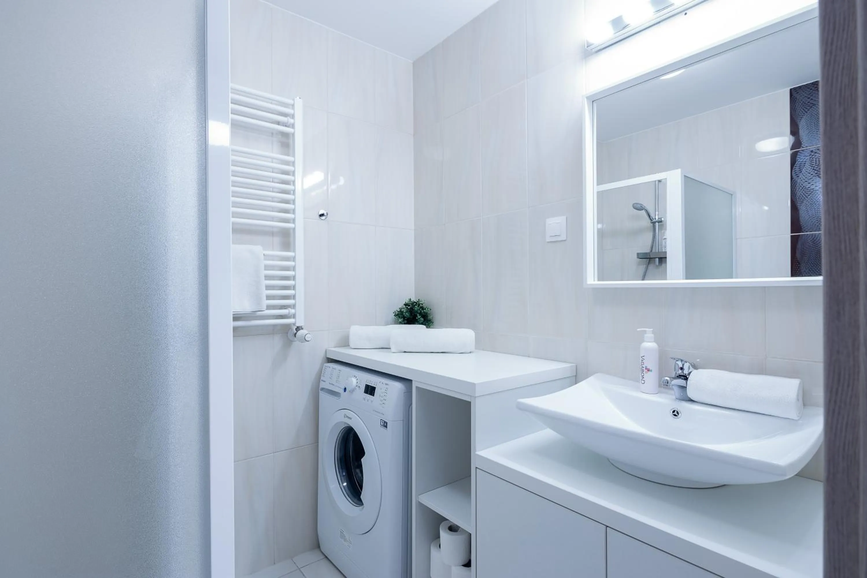 Bathroom in Vagabond Corvin