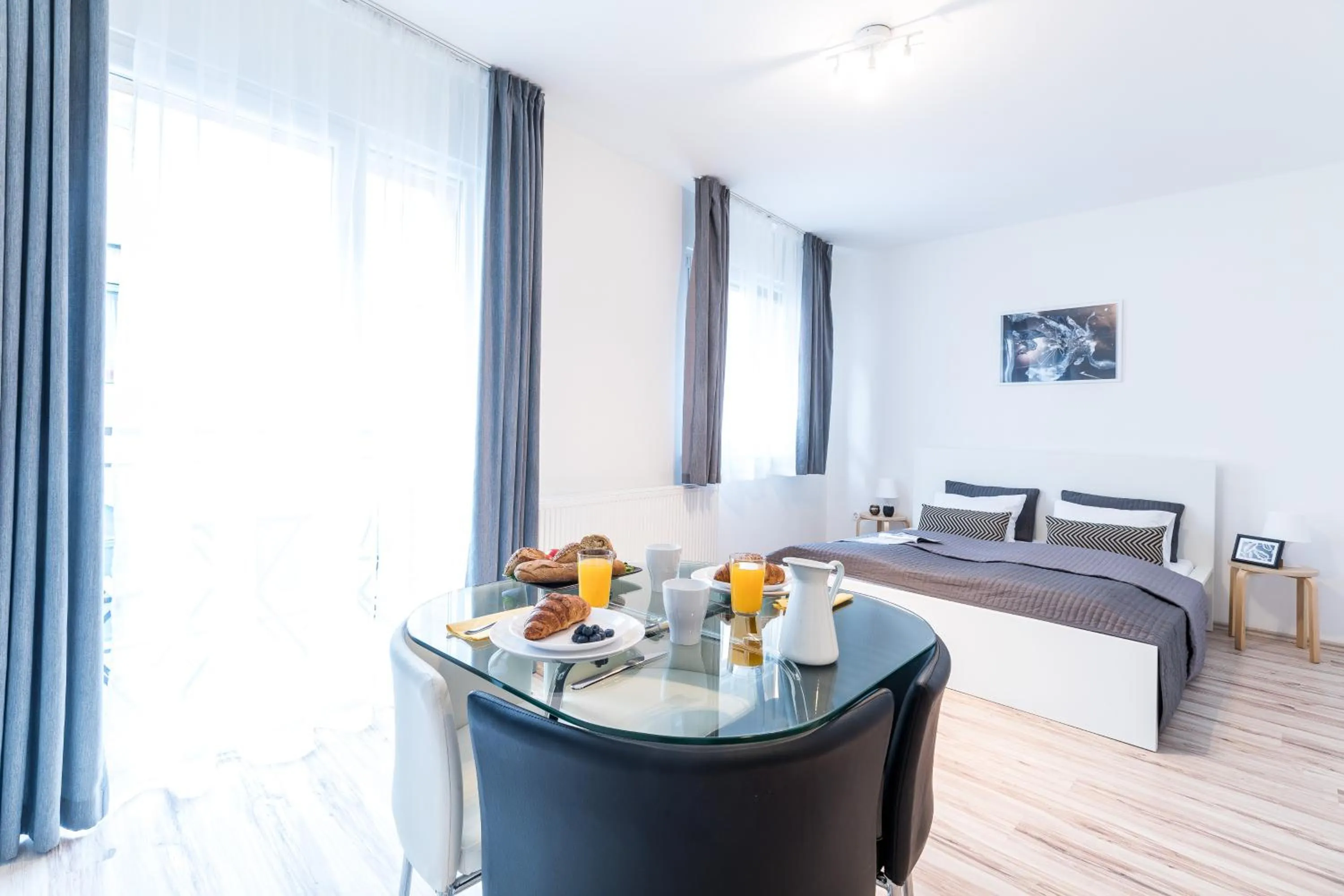 Dining area, Bed in Vagabond Corvin