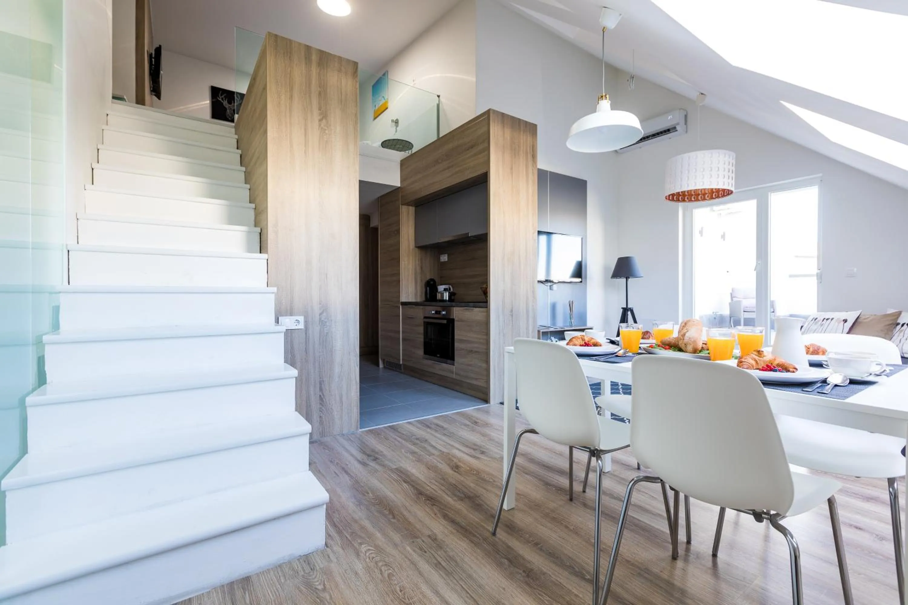 Dining area in Vagabond Corvin