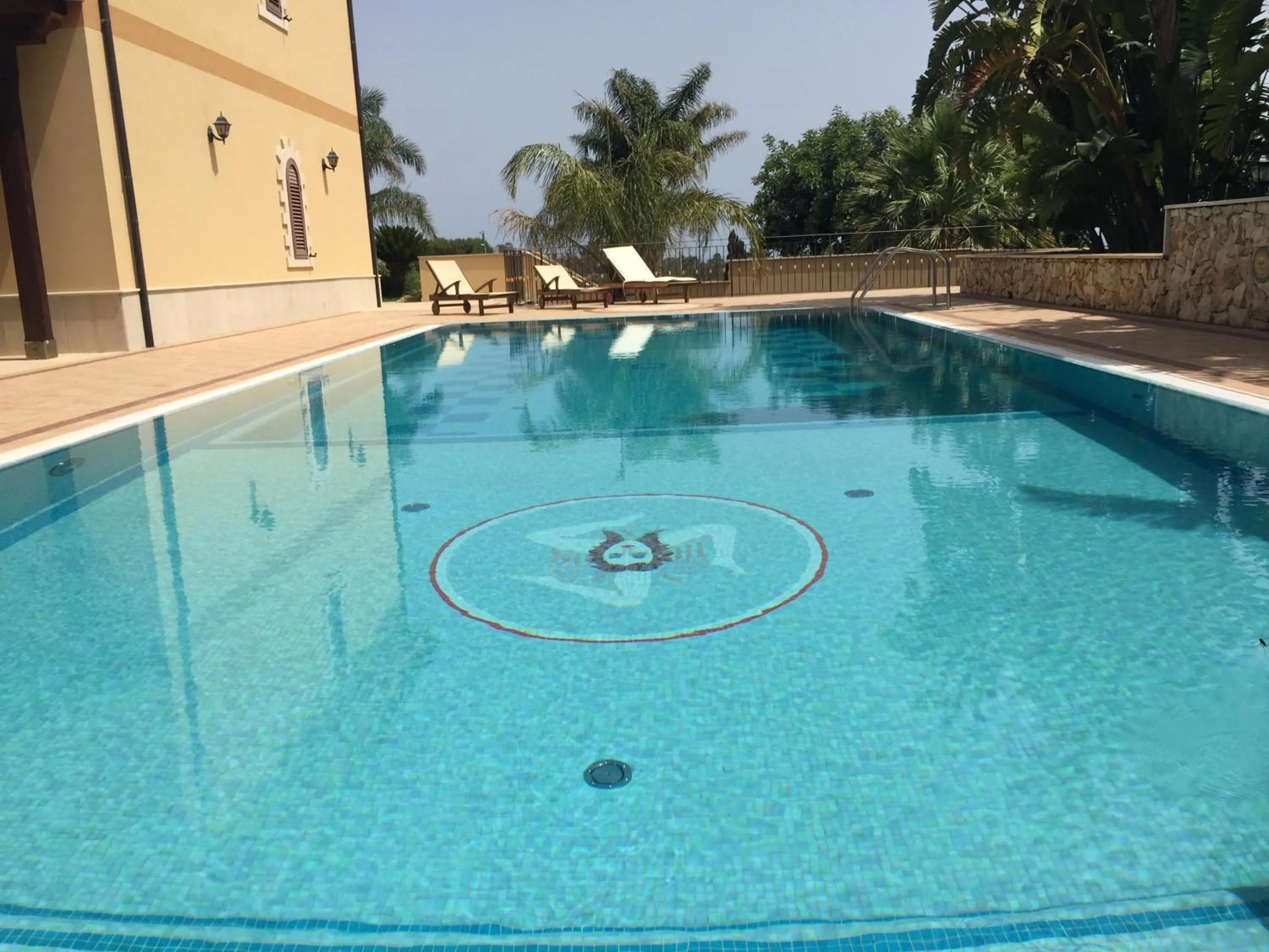 Swimming pool in Villa Giulia - Sicilian Luxury Garden