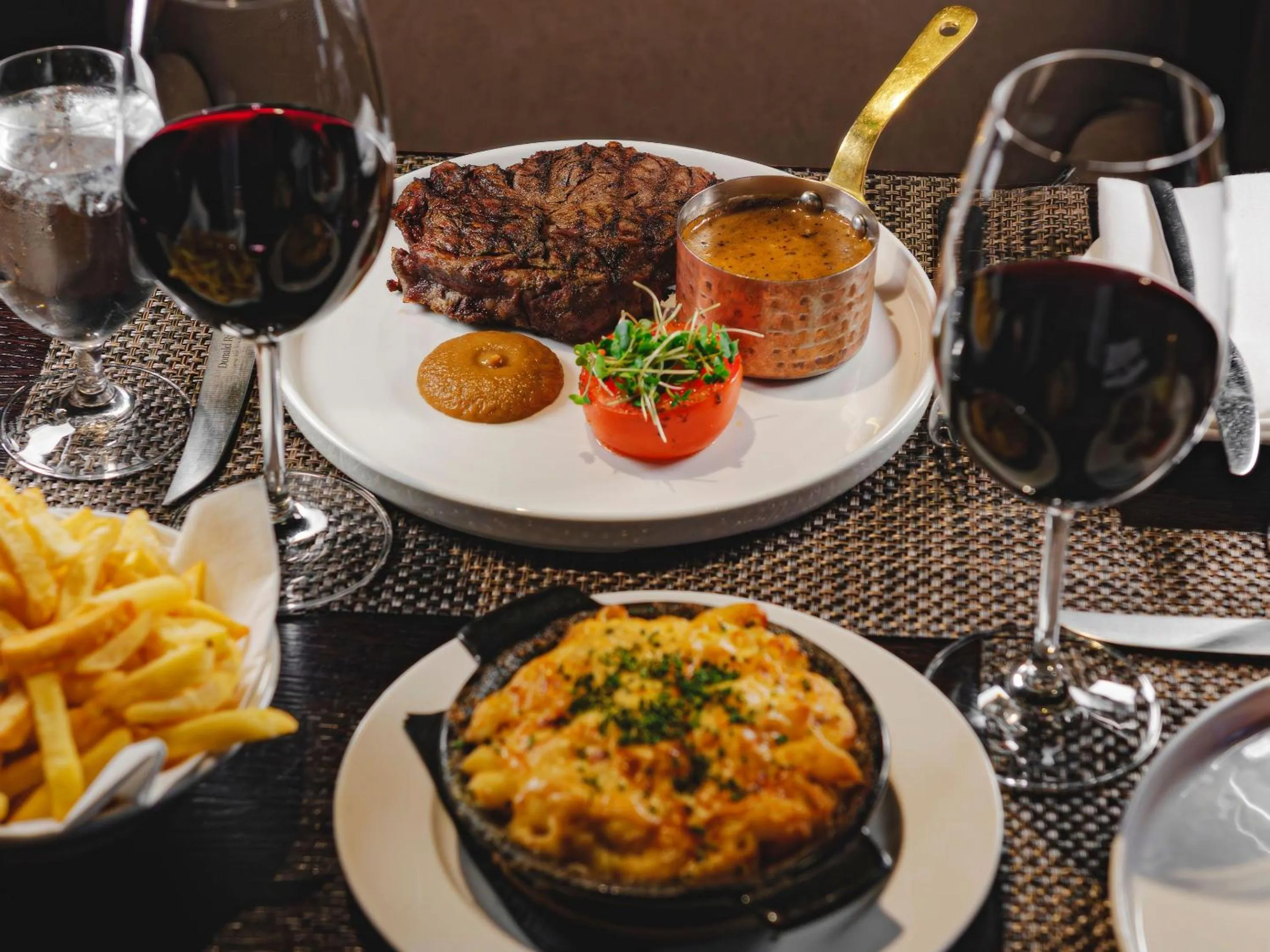 Food and drinks in Dakota Leeds