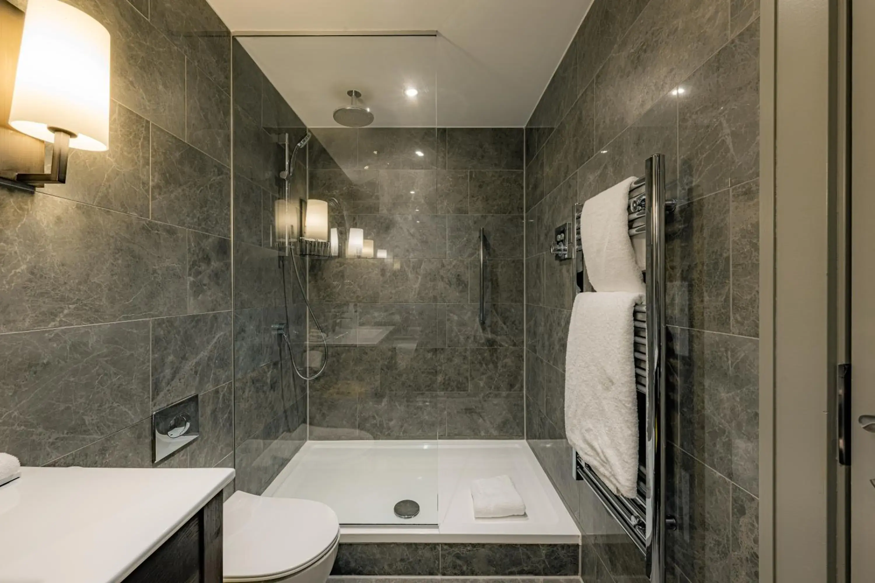 Shower in Dakota Leeds Shower in Dakota Leeds