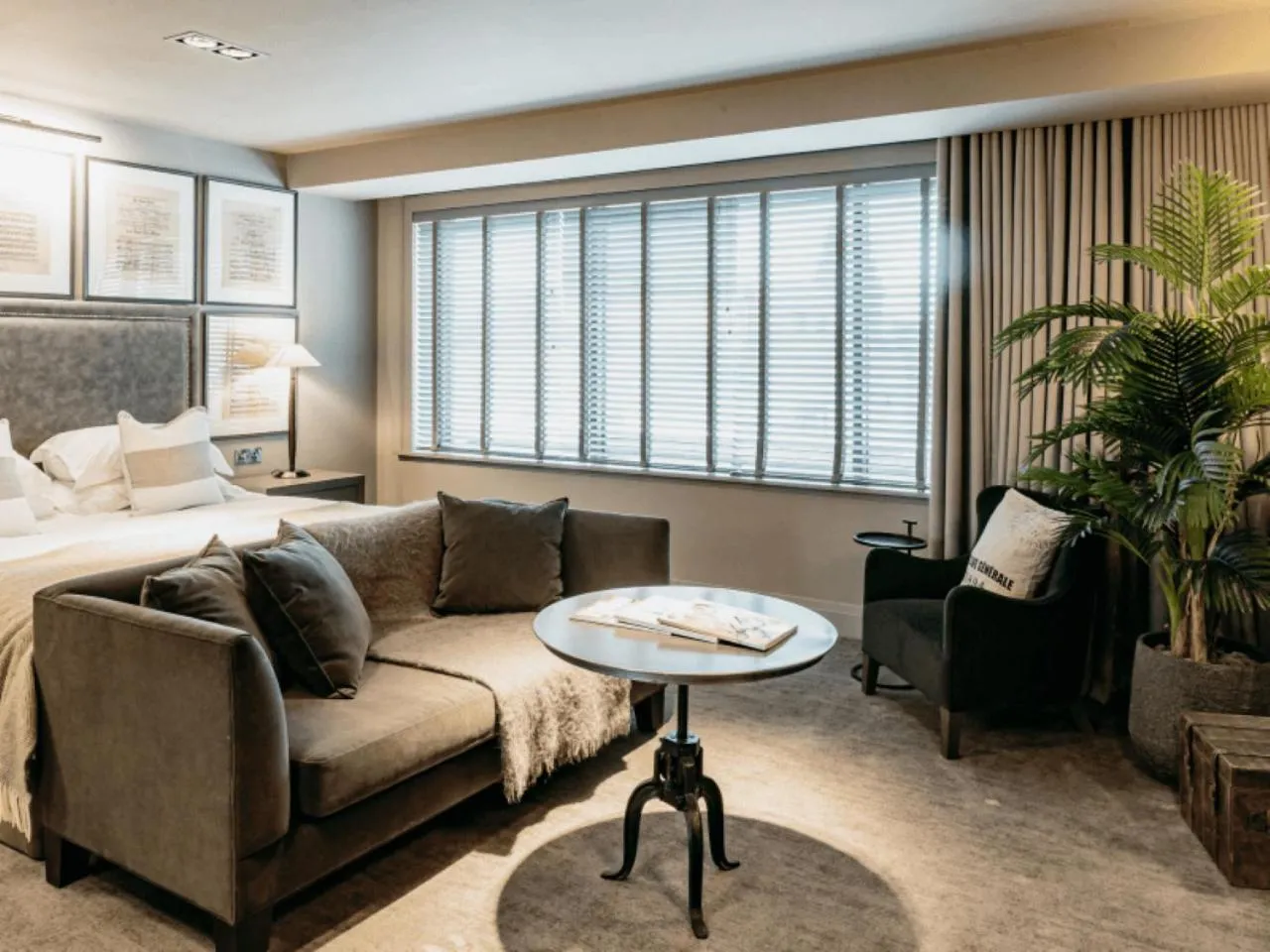 Seating area, Bed in Dakota Leeds