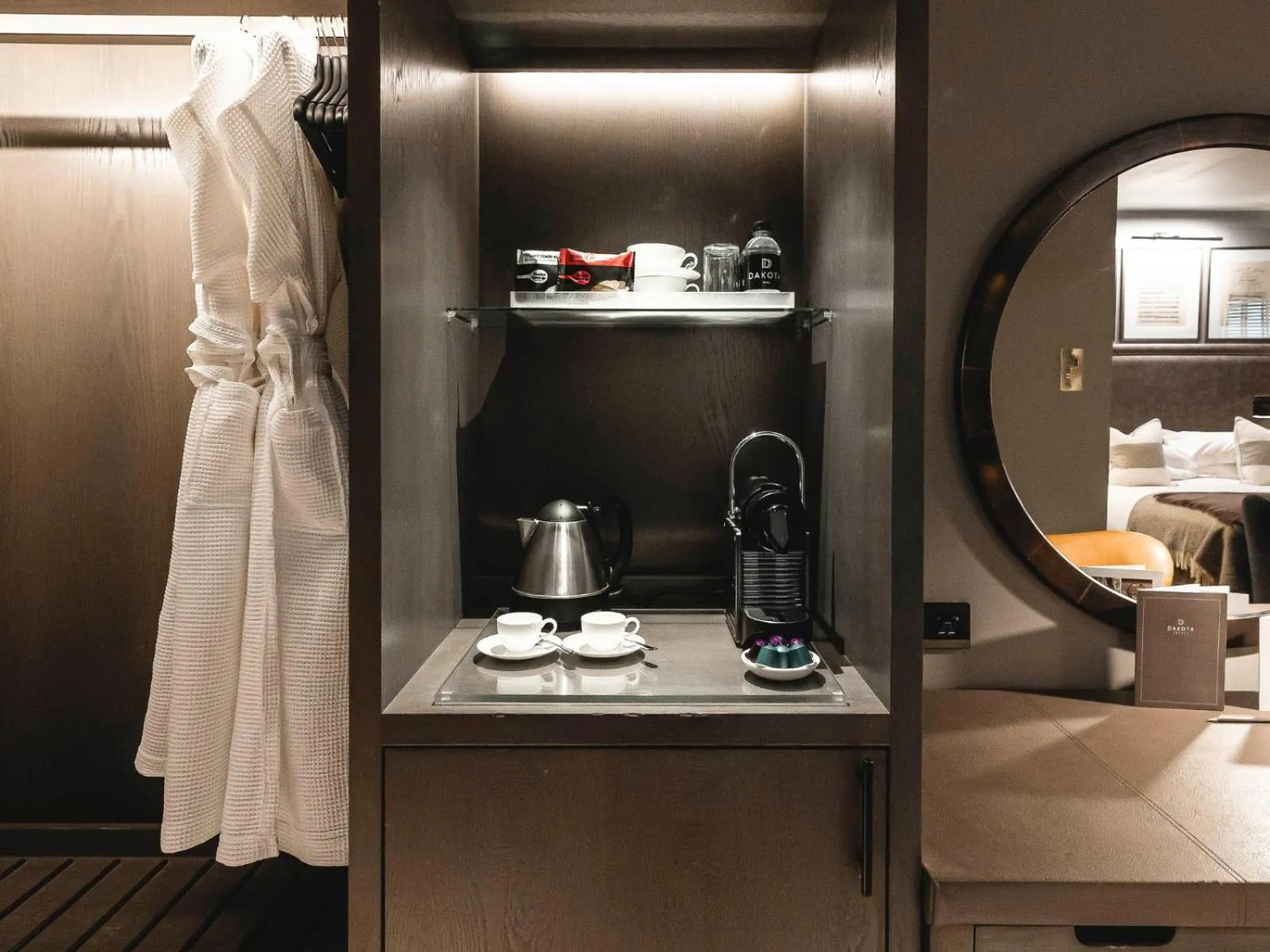 Coffee/tea facilities in Dakota Leeds