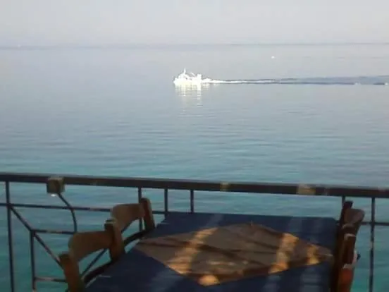 Restaurant/places to eat in Delfini