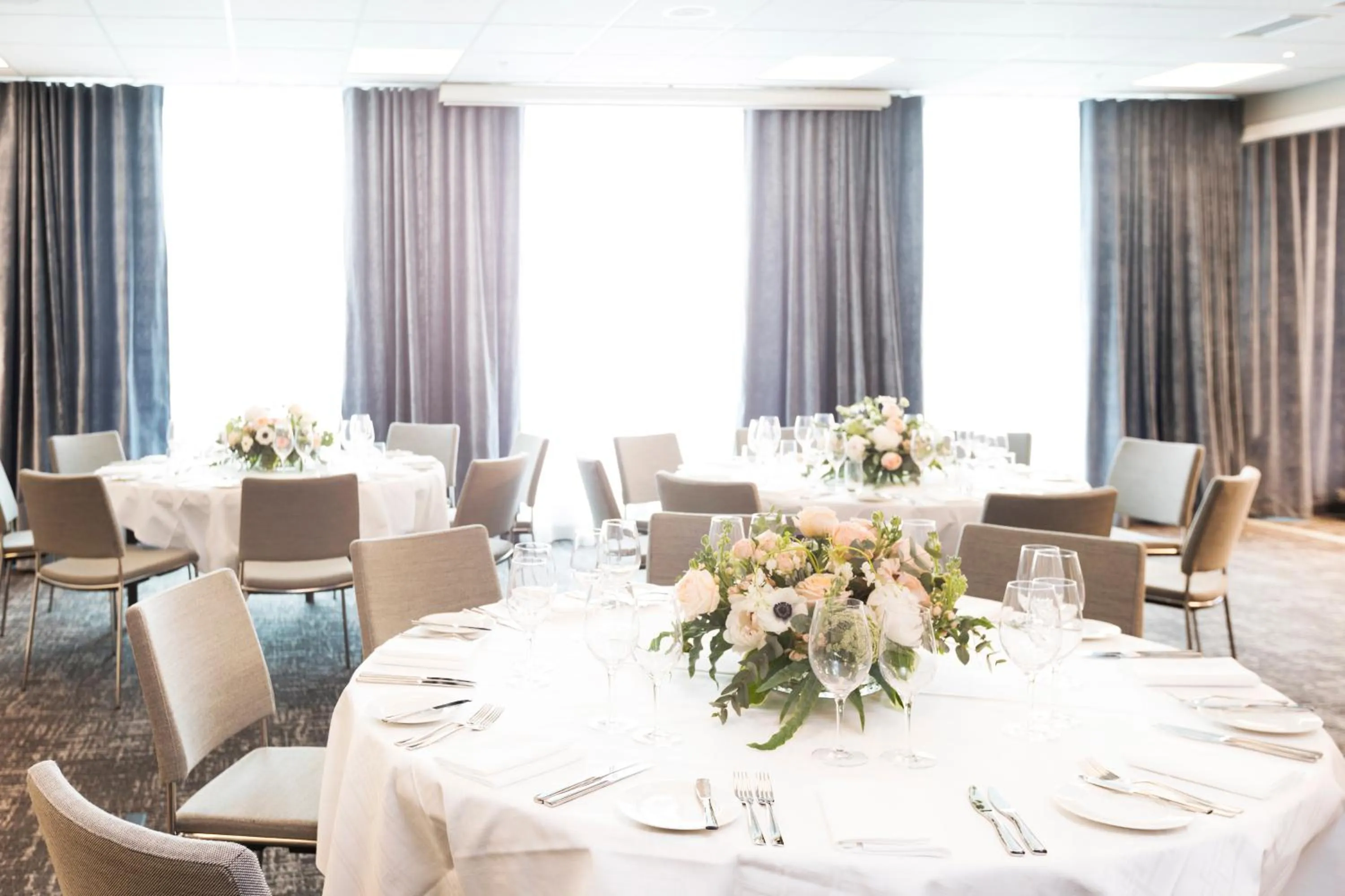 Restaurant/places to eat in Elite Hotel Academia