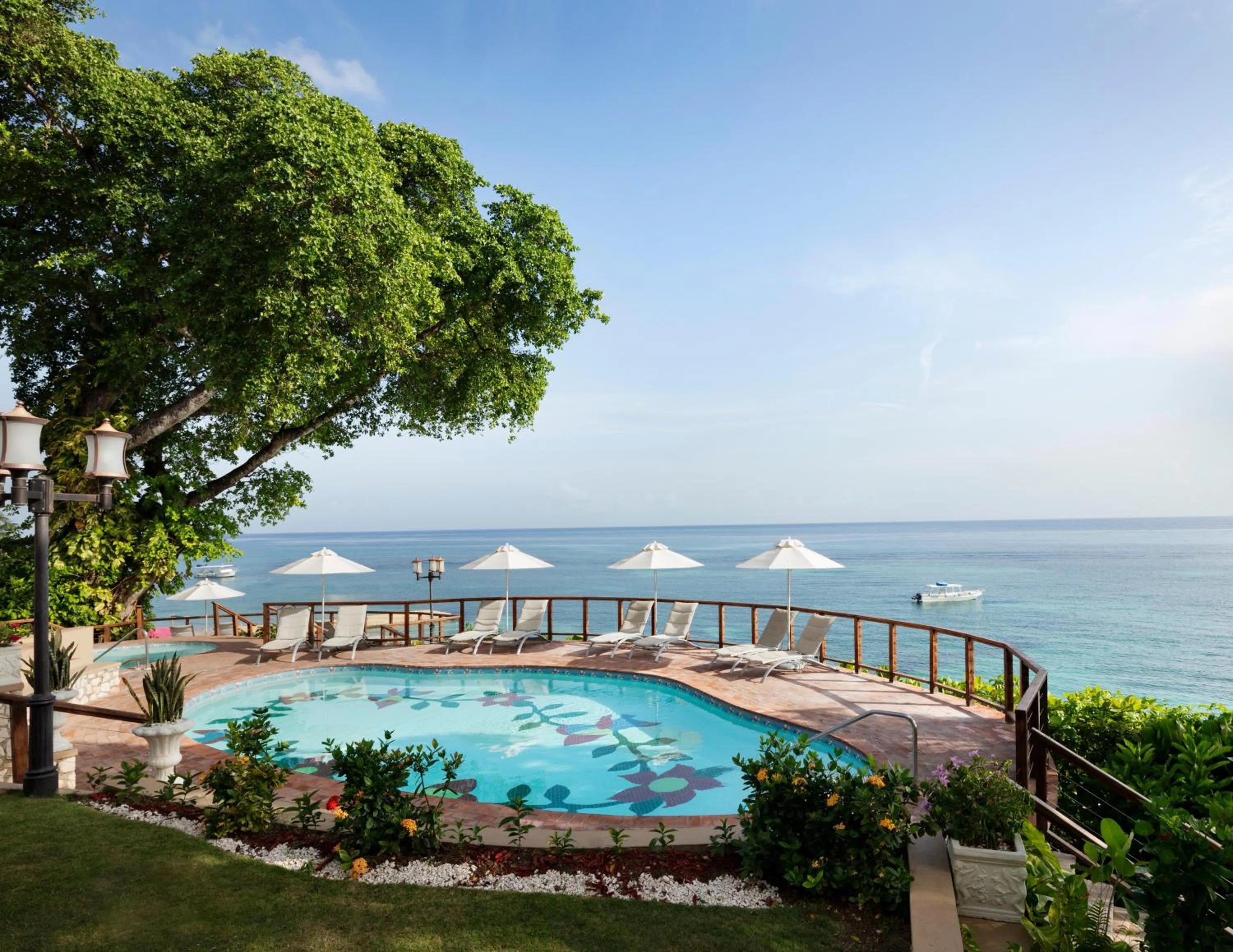 Swimming pool in Sandals Royal Plantation All Inclusive - Couples Only