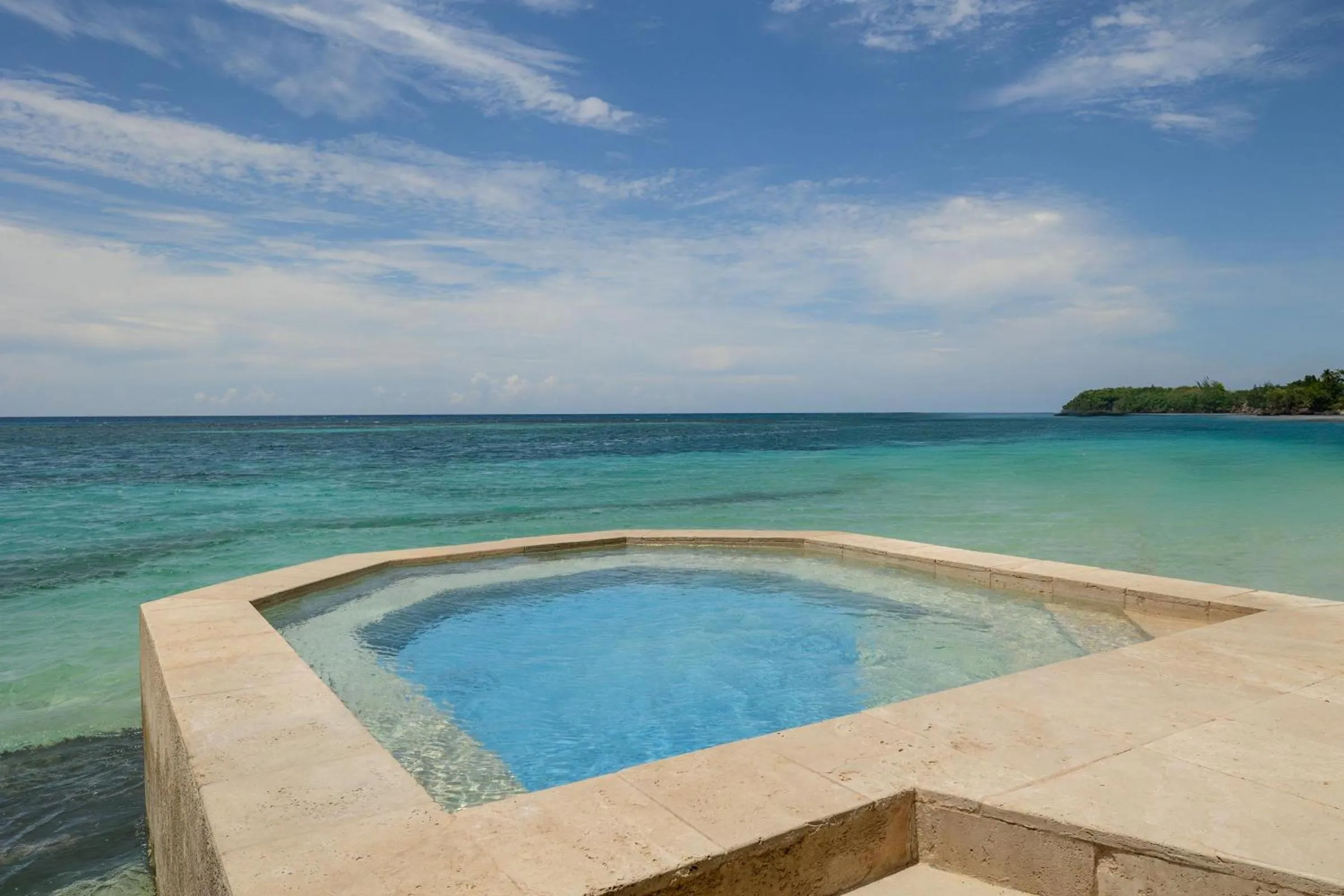 Swimming pool in Sandals Royal Plantation All Inclusive - Couples Only