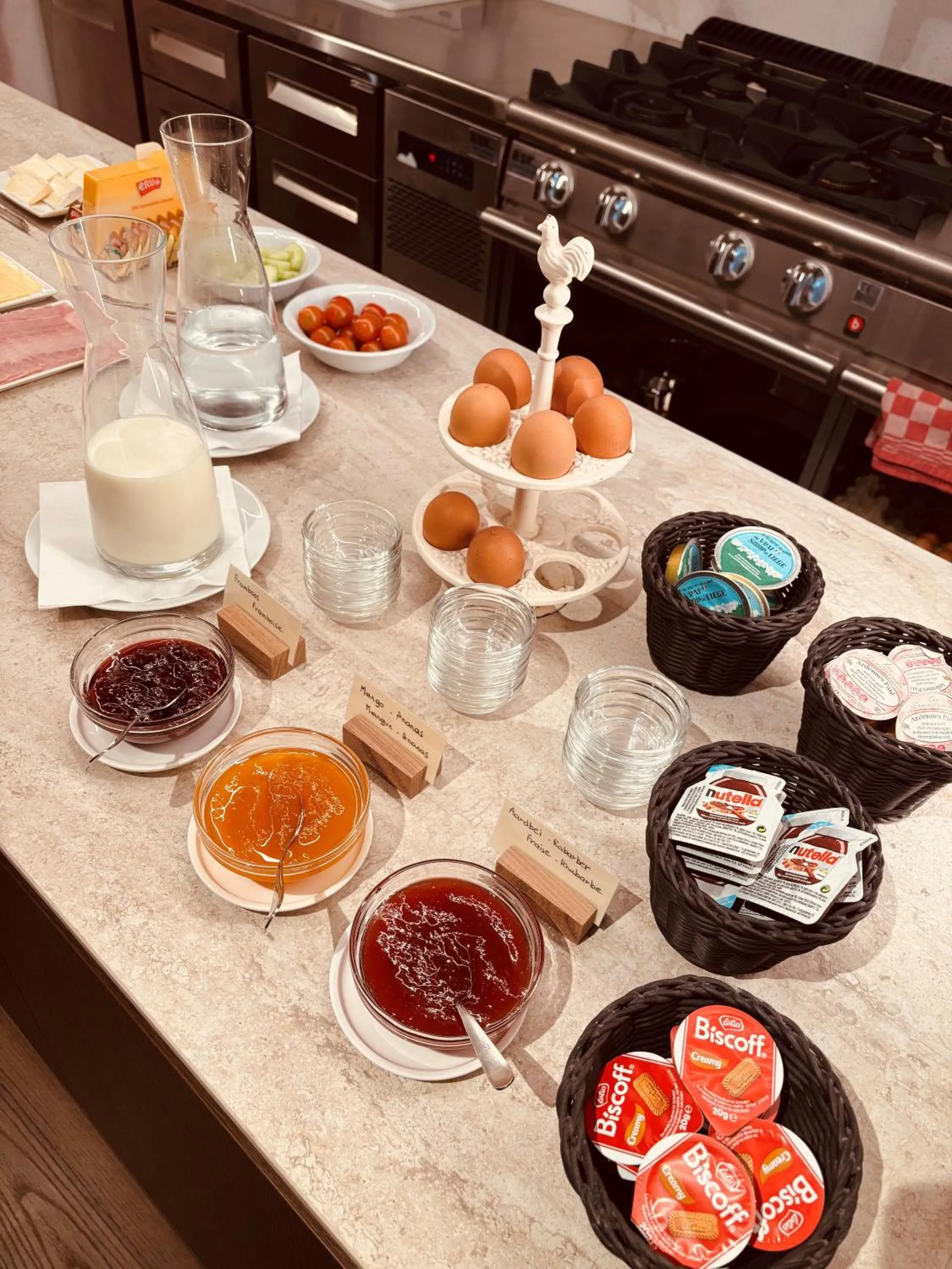 Buffet breakfast in Prado Next Door