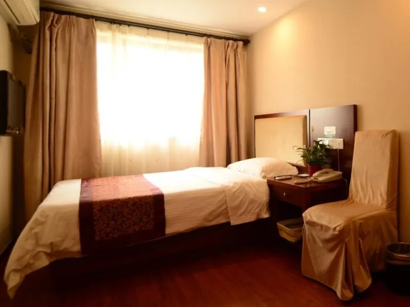 Bed in GreenTree Inn JiangSu Suzhou Kunshan Huaqiao