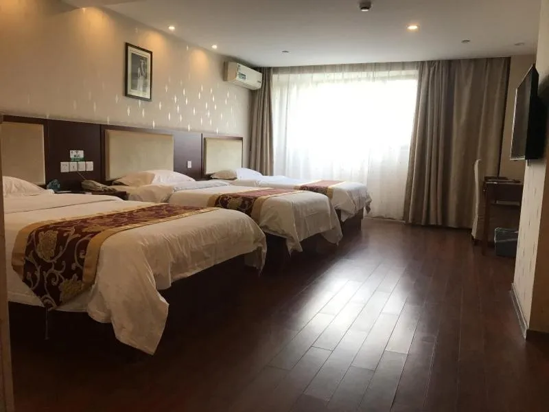Bed in GreenTree Inn JiangSu Suzhou Kunshan Huaqiao