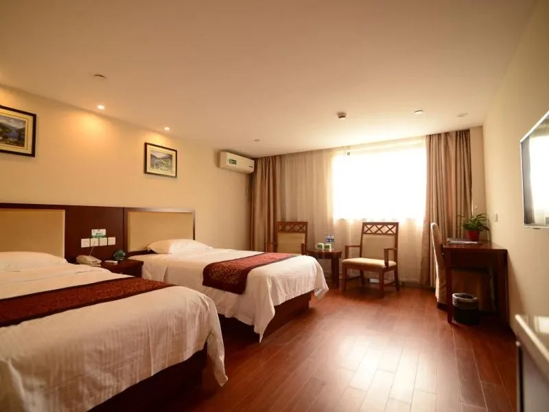 Bed in GreenTree Inn JiangSu Suzhou Kunshan Huaqiao