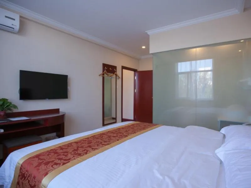 Bed in GreenTree Inn Tianjin First Center Hospital Subway Station Shell Hotel