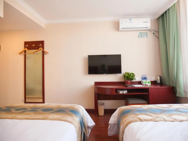 Bed in GreenTree Inn Tianjin First Center Hospital Subway Station Shell Hotel