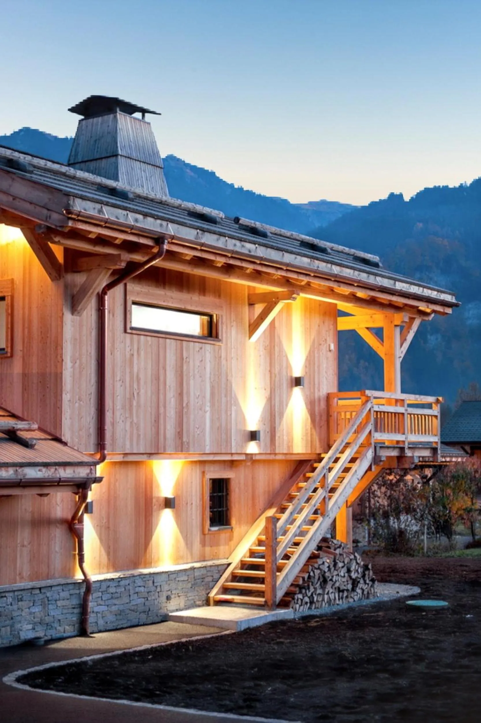 Property building in Chalet spacieux à Samoëns de 210 m² avec jacuzzi et jardin