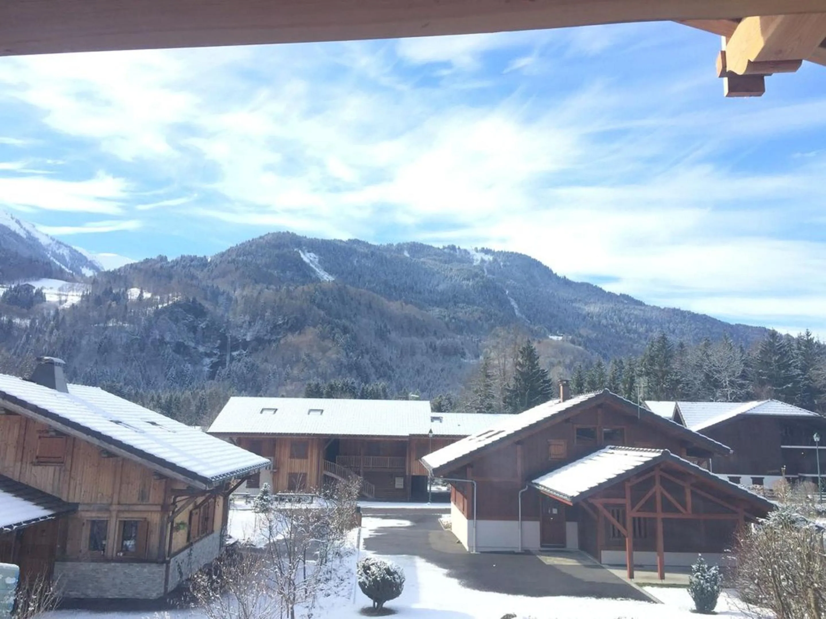 Mountain view in Chalet spacieux à Samoëns de 210 m² avec jacuzzi et jardin