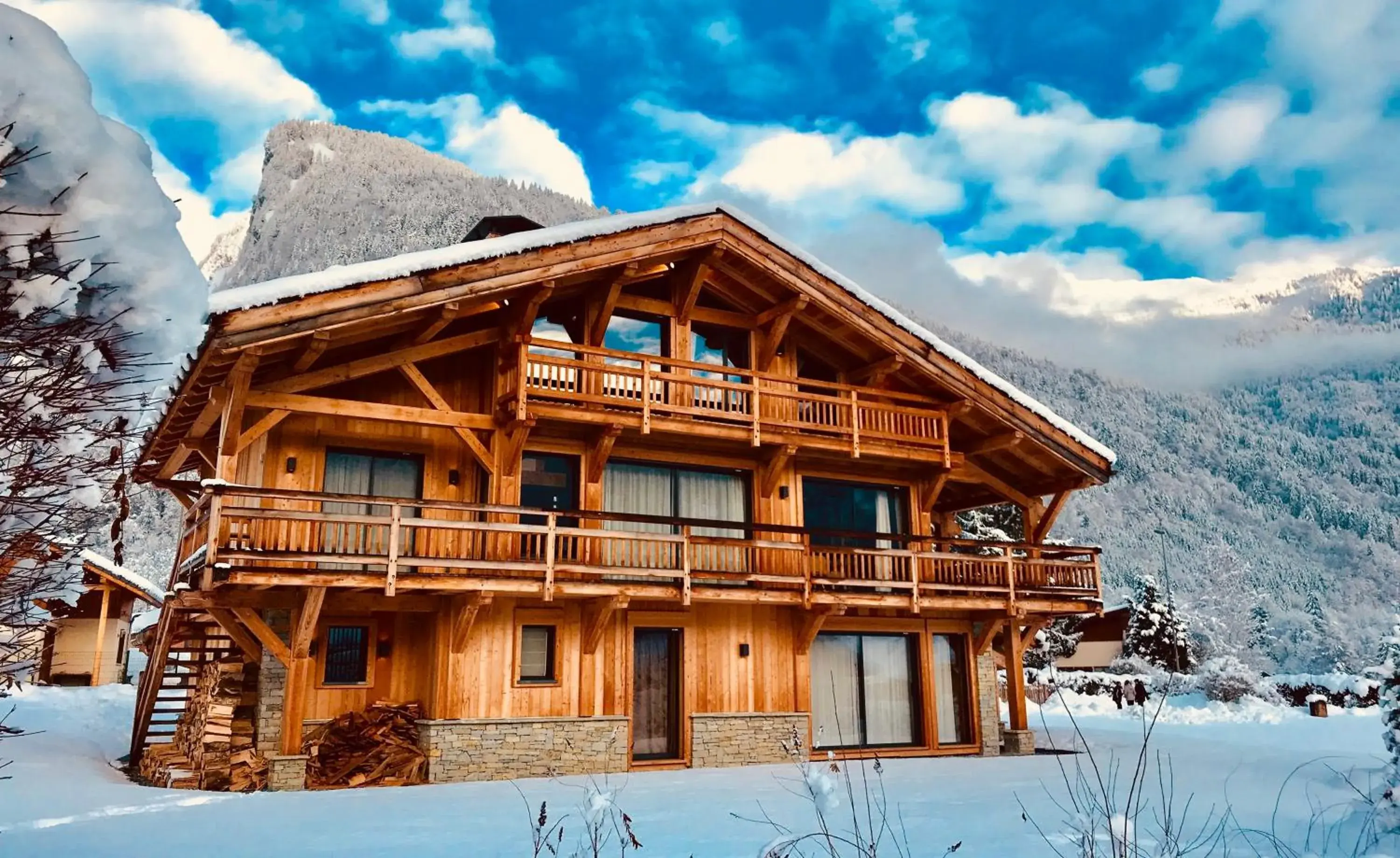 Chalet spacieux à Samoëns de 210 m² avec jacuzzi et jardin Chalet spacieux à Samoëns de 210 m² avec jacuzzi et jardin