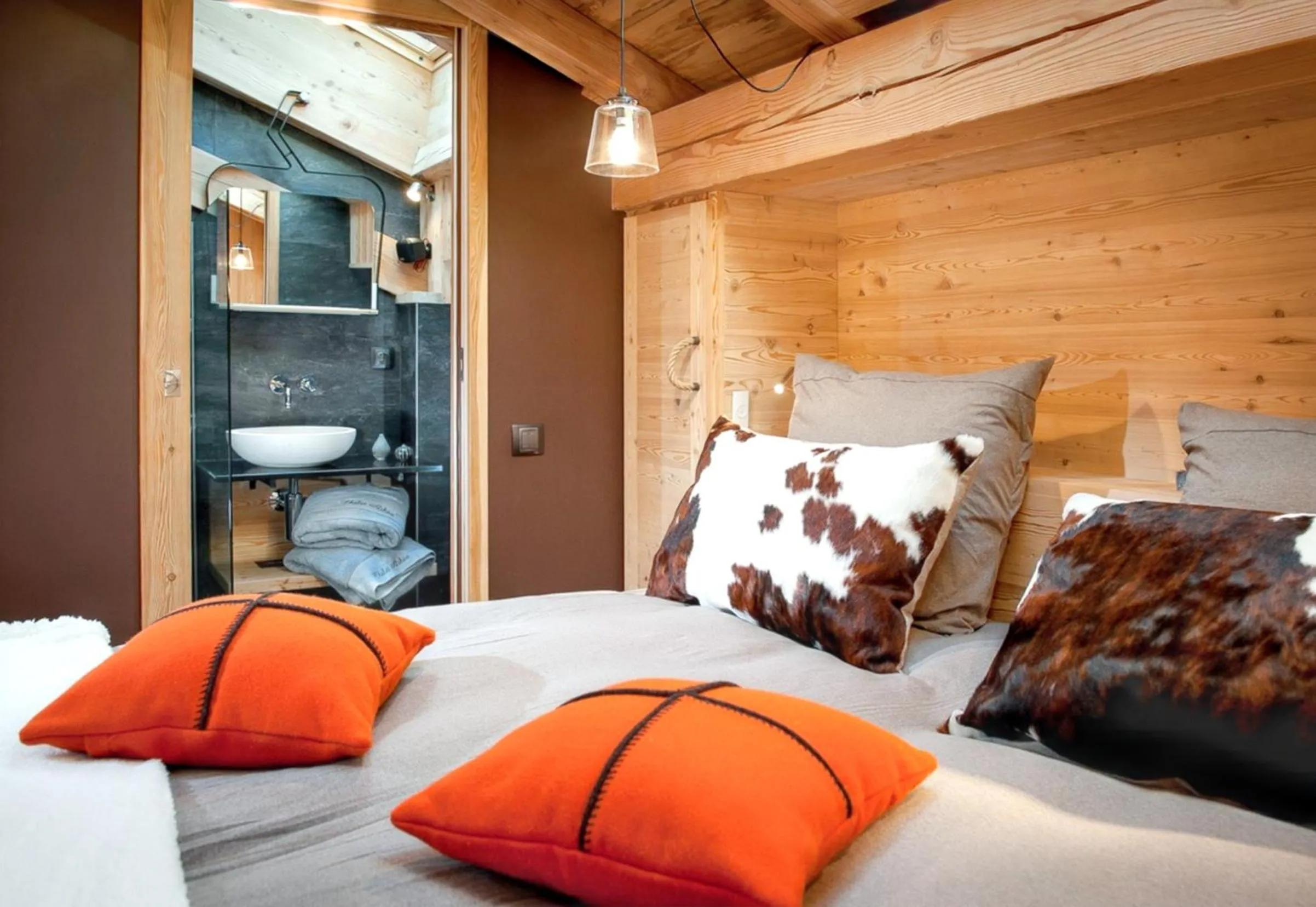 Photo of the whole room, Bed in Chalet spacieux à Samoëns de 210 m² avec jacuzzi et jardin