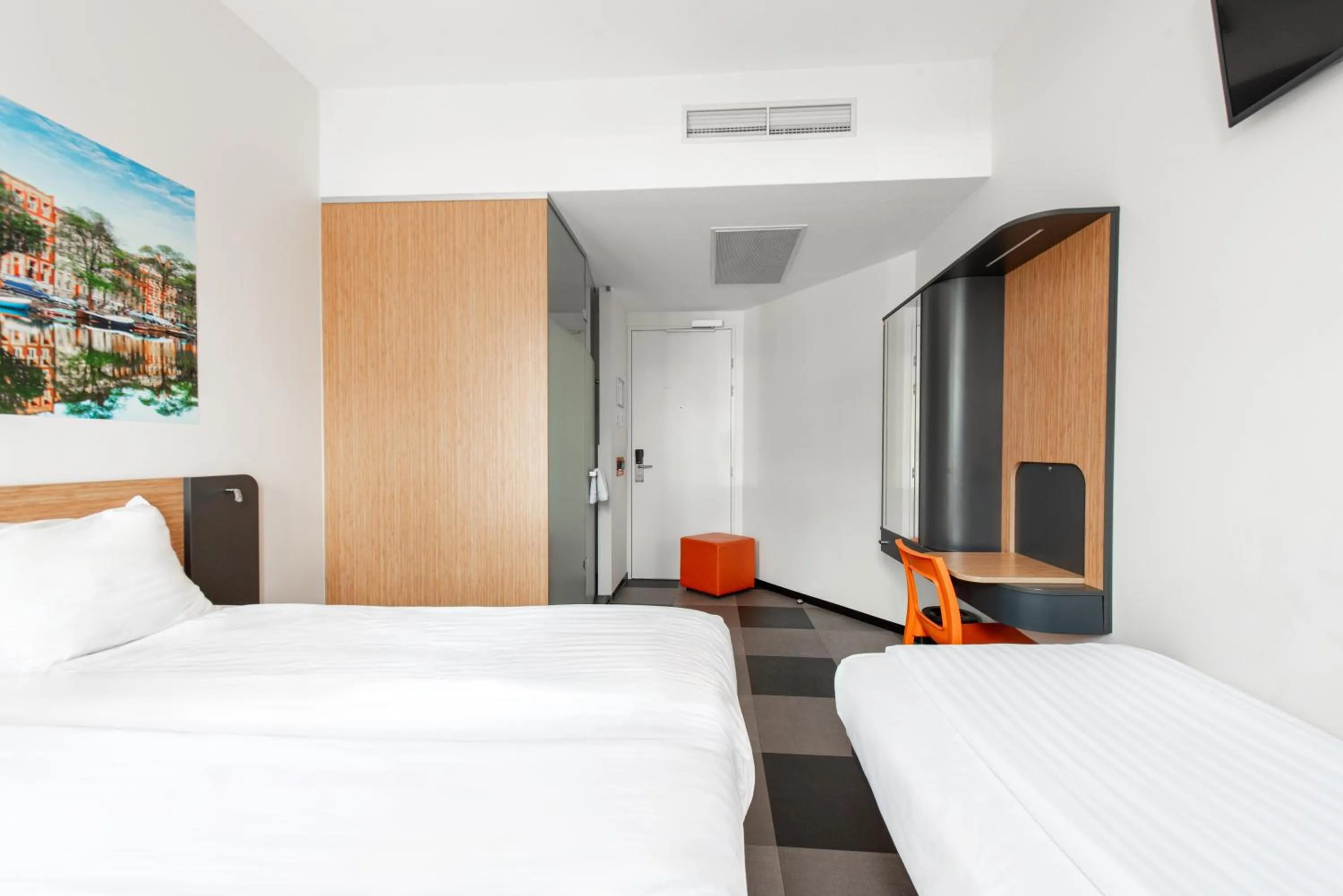 Bedroom, Bed in easyHotel Amsterdam Arena Boulevard