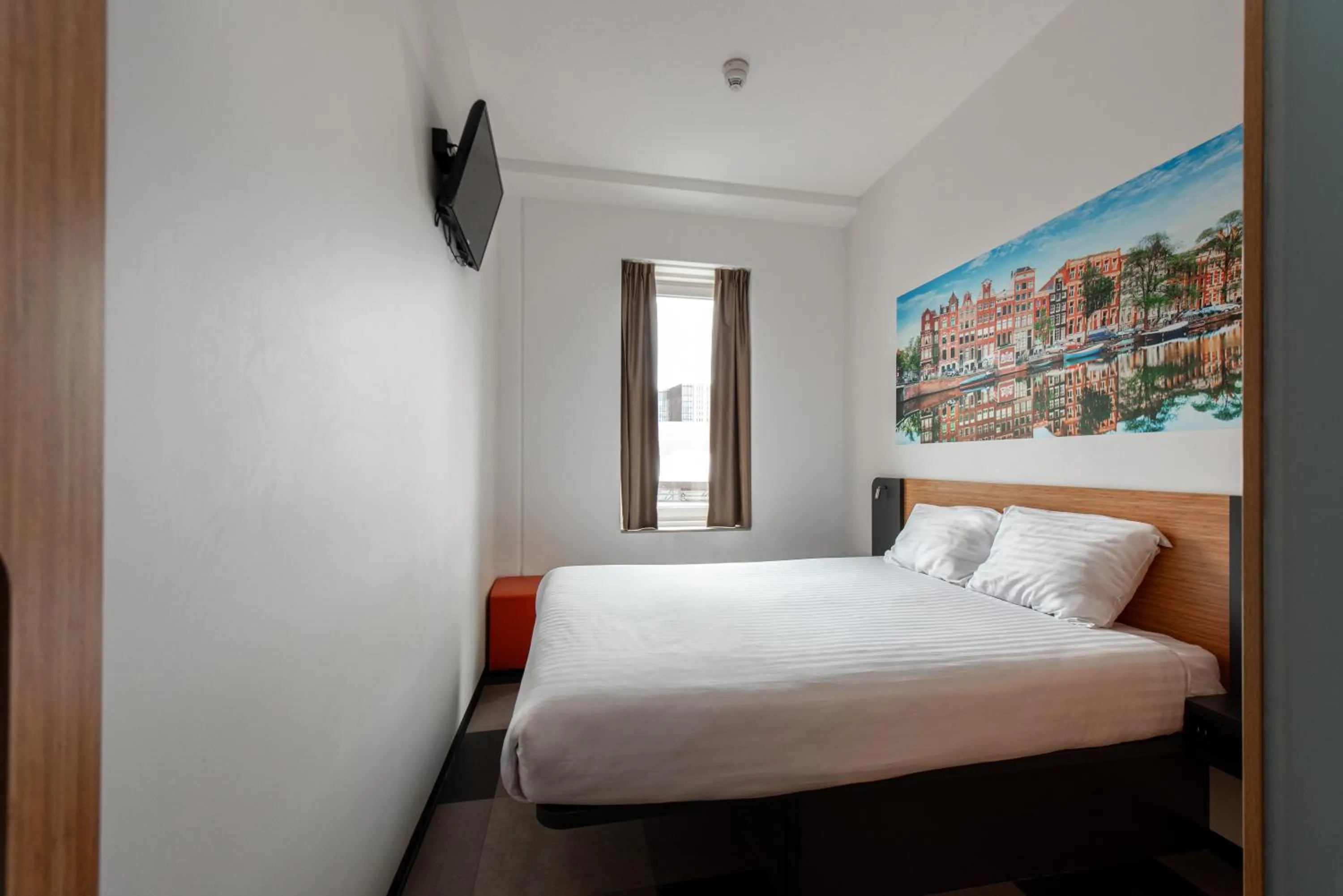 Bedroom, Bed in easyHotel Amsterdam Arena Boulevard