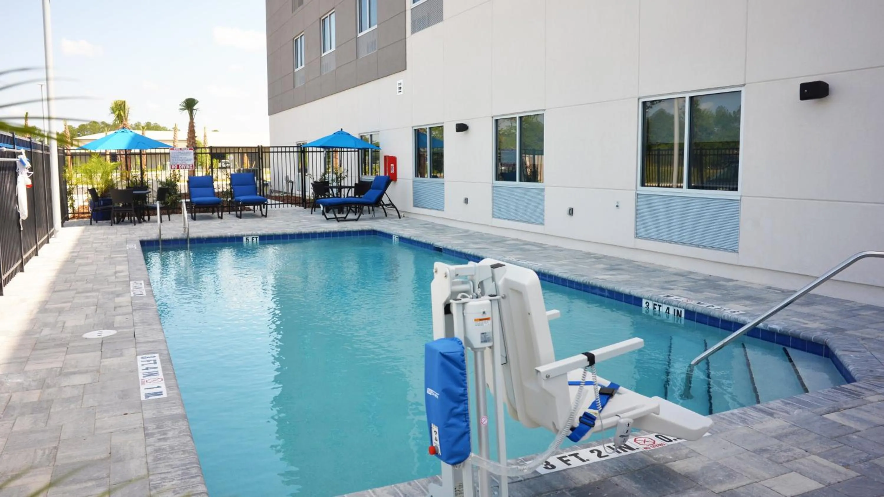 Swimming pool in Holiday Inn Express & Suites - Jacksonville W - I295 and I10 by IHG